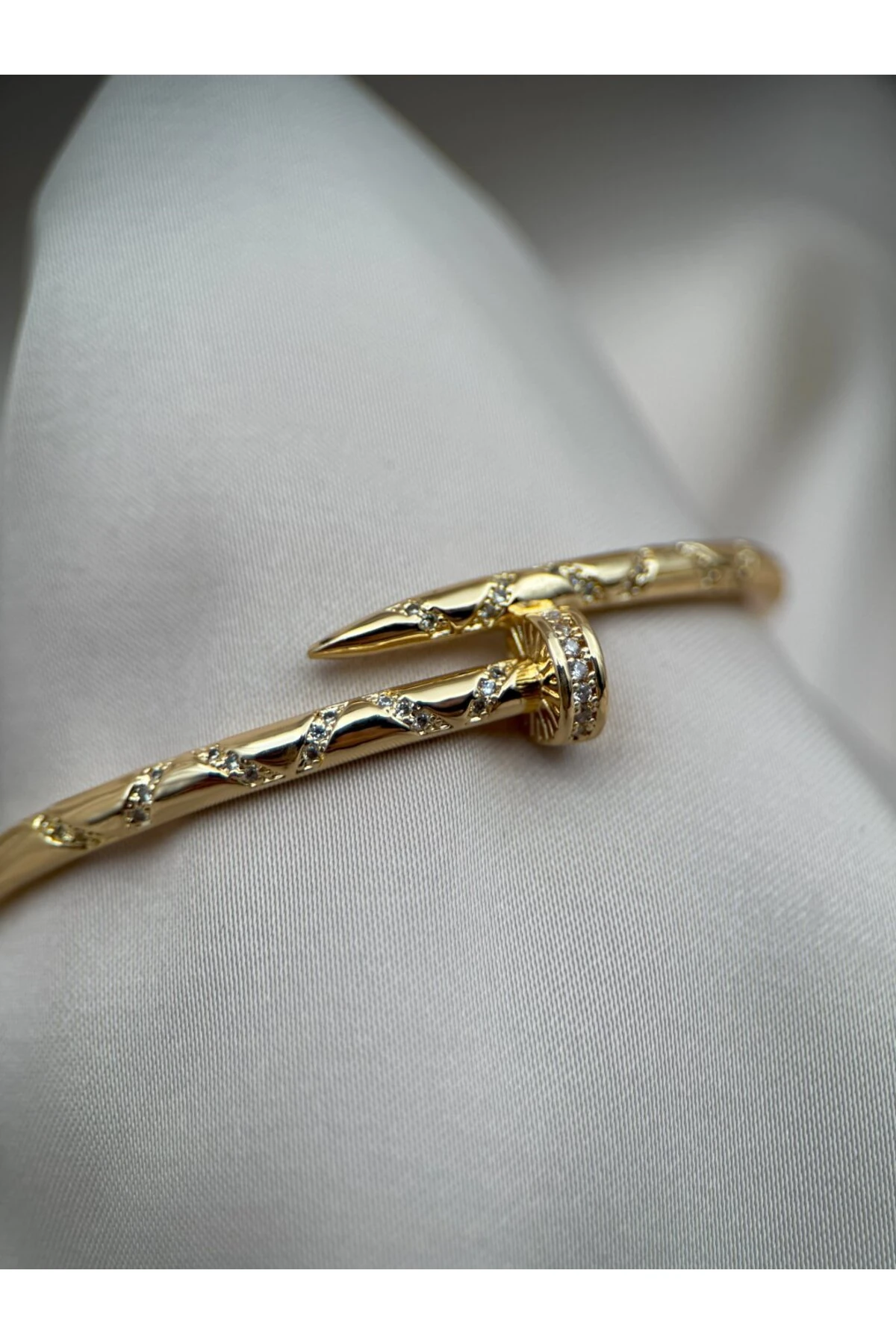 Gold Renk Zirkon Taşlı Civi Kelepçe Bileklik