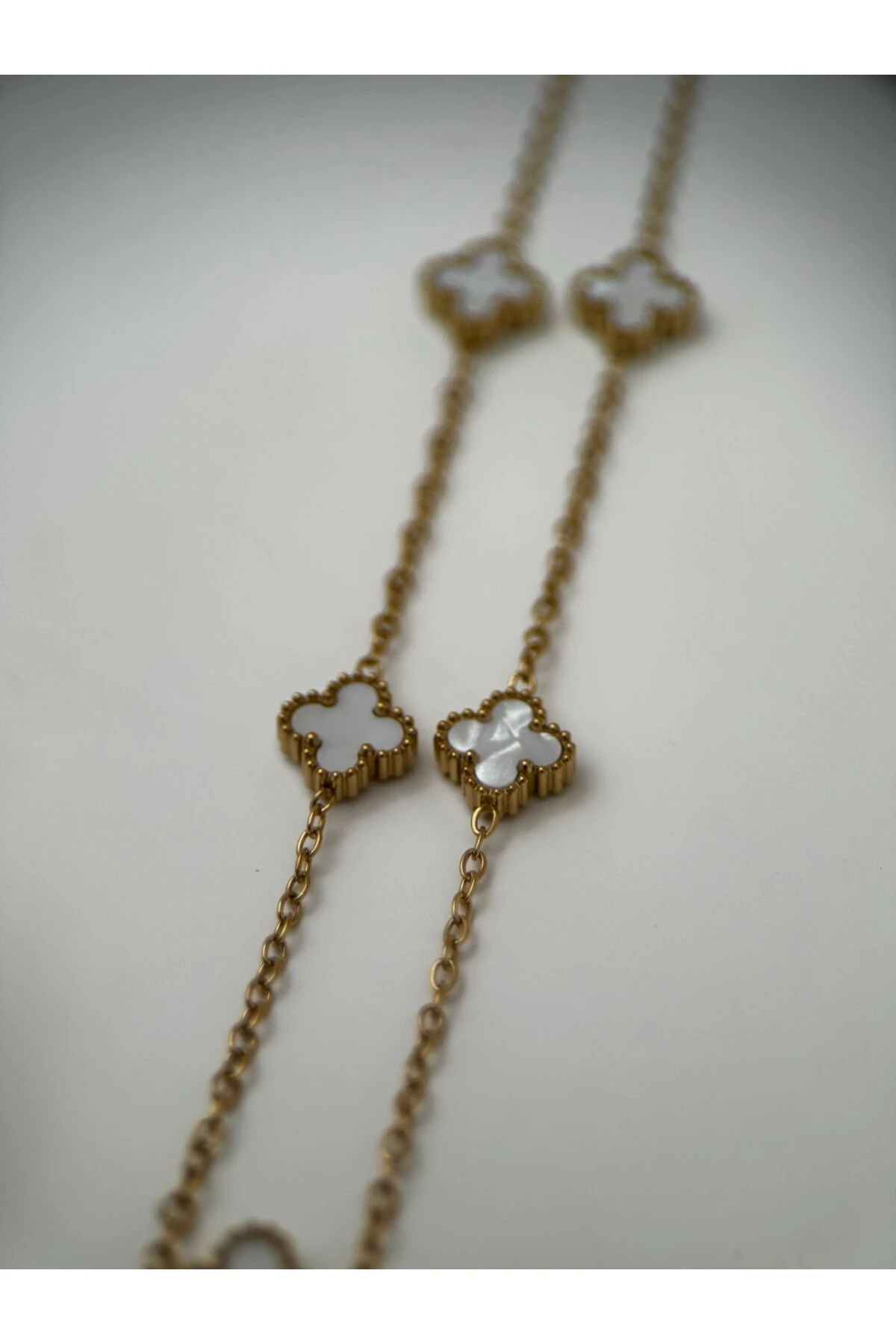 Gold Beyaz Renk Yonca Detaylı 40+5CM Ayarlanabilir Çelik Kolye