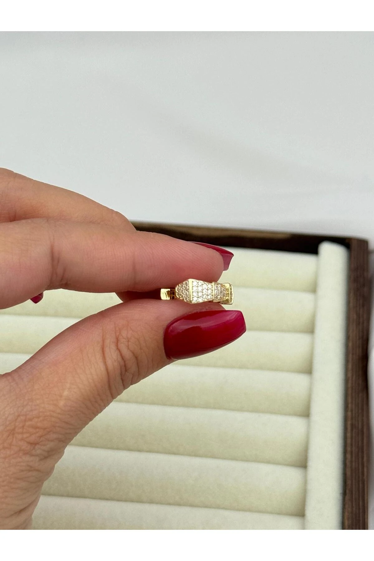 Gold Renk Geometrik Uç Detaylı Zirkon Taşlı Ayarlanabilir Earcuff