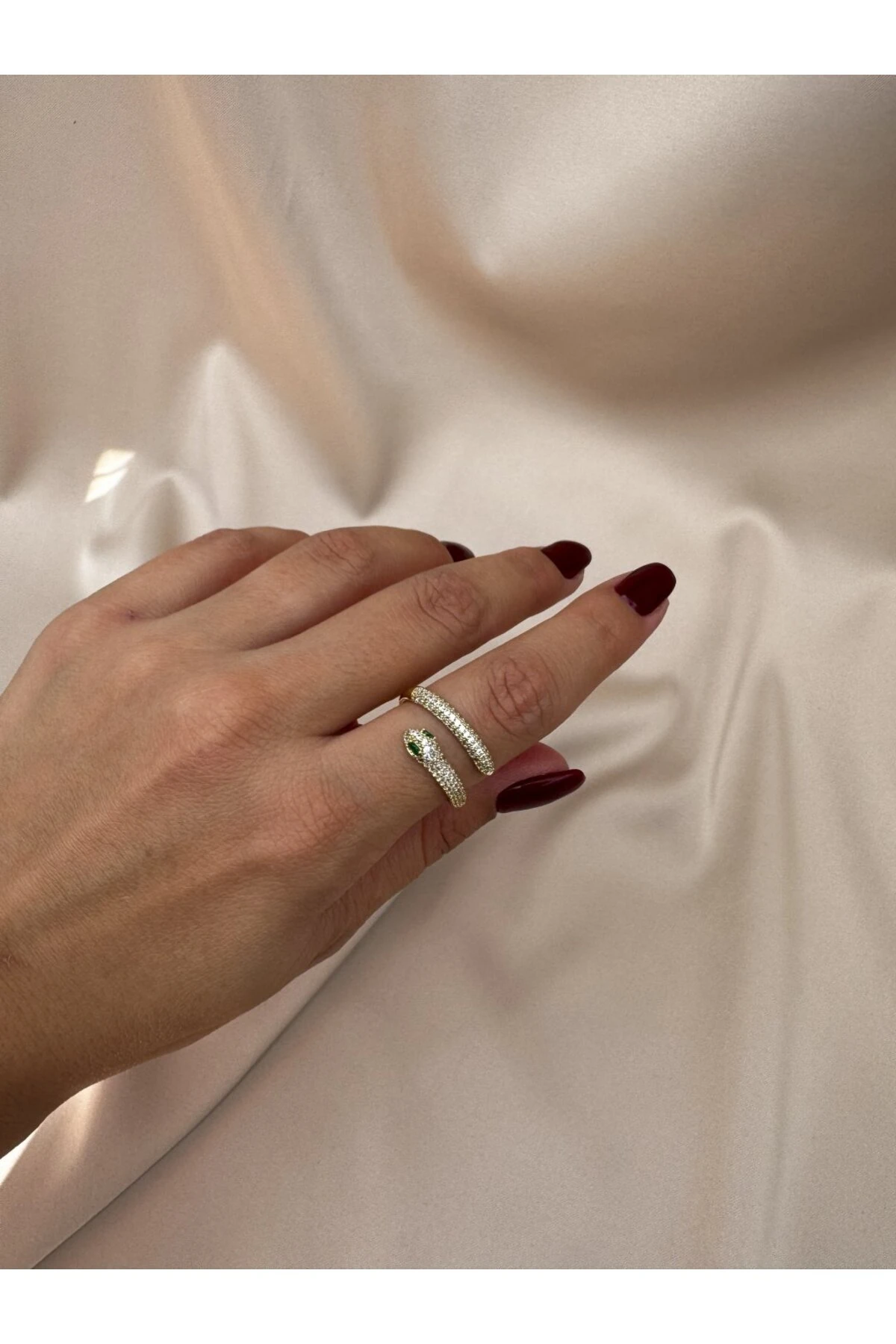 Gold Renk Yeşil Taş Detaylı Yılan Formu Ayarlanabilir VIP Yüzük