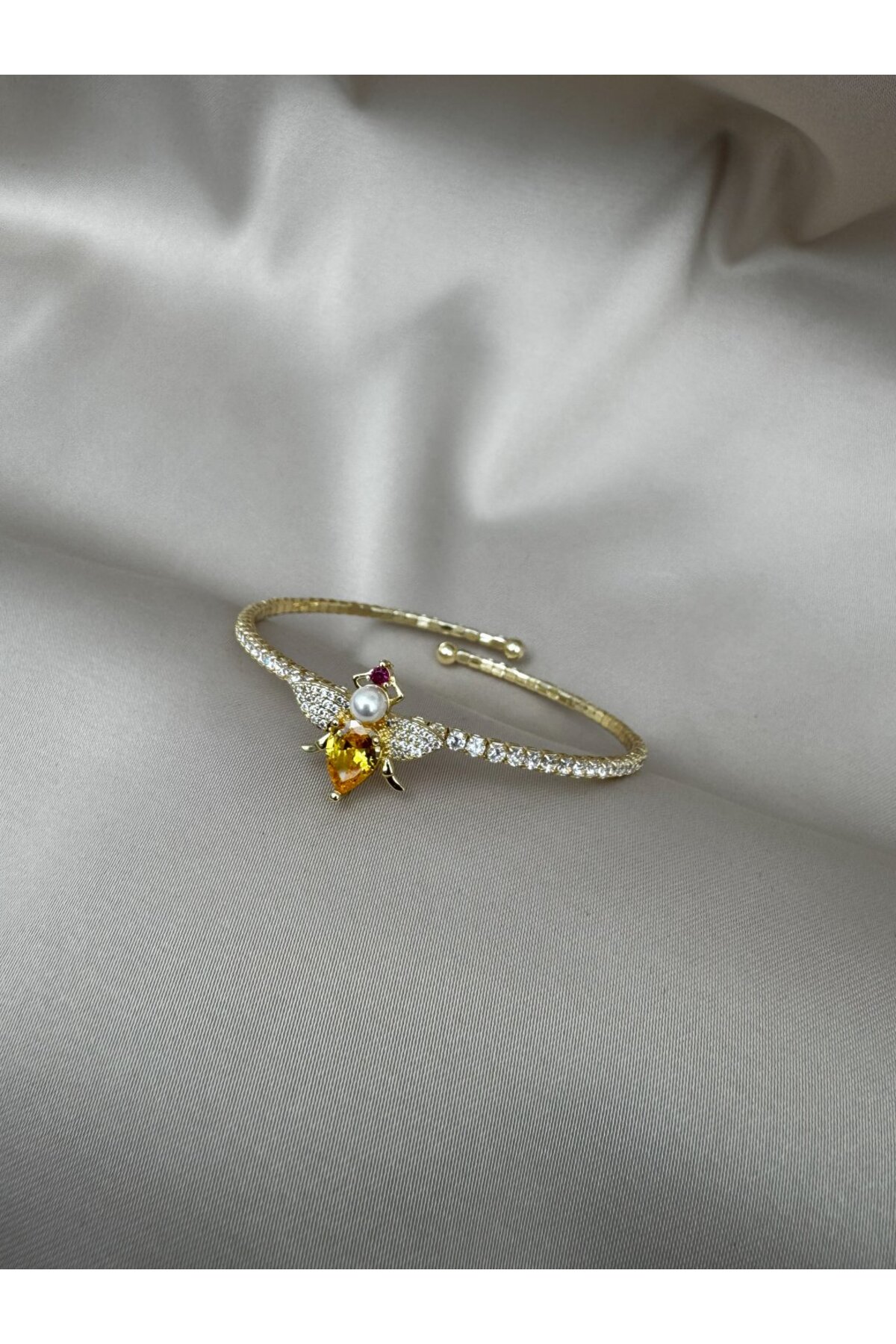 Arı Figürlü Taşlı Gold Bileklik