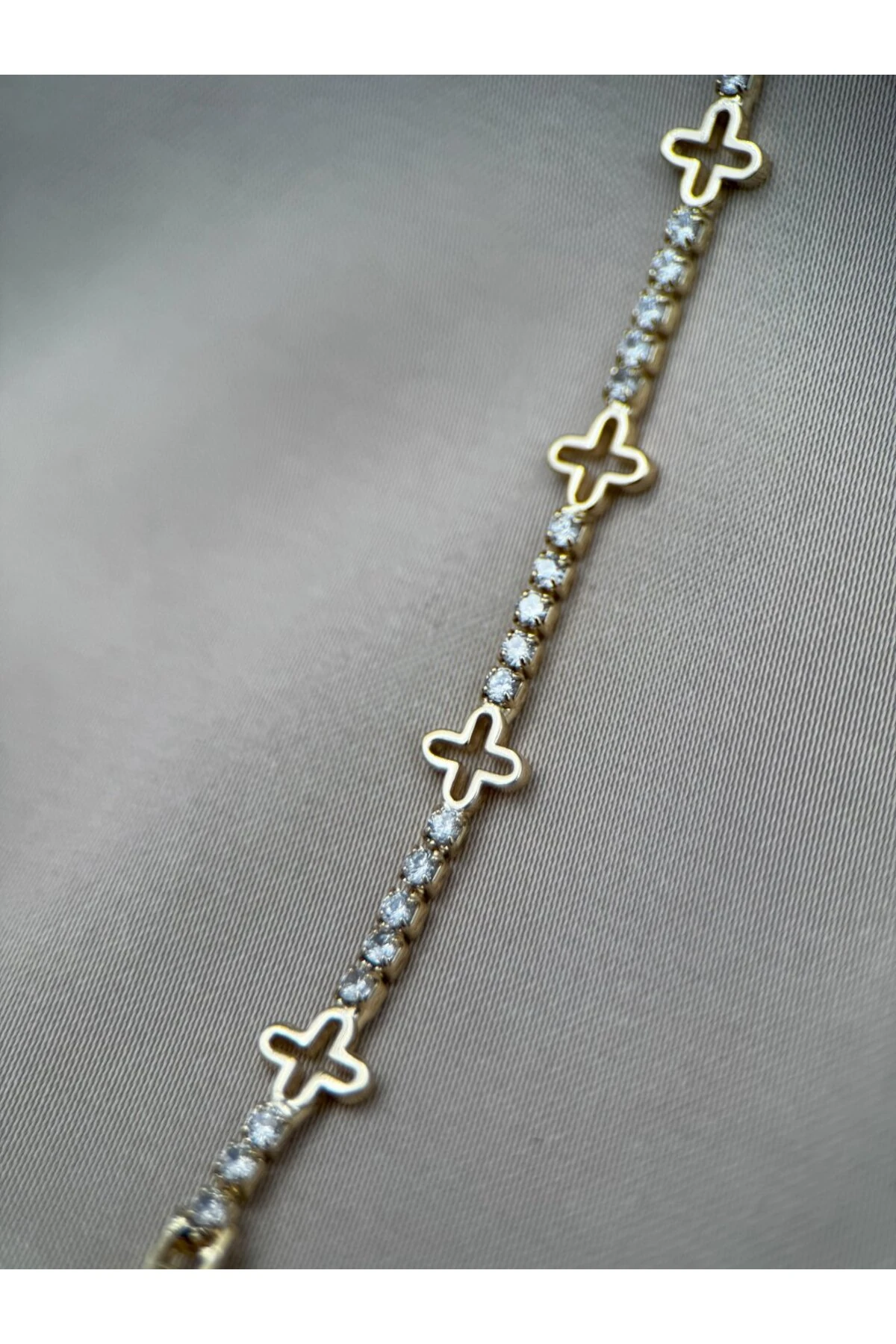 Dört Yaprak Motifli Taşlı Gold 16+2CM Ayarlanabilir Bileklik