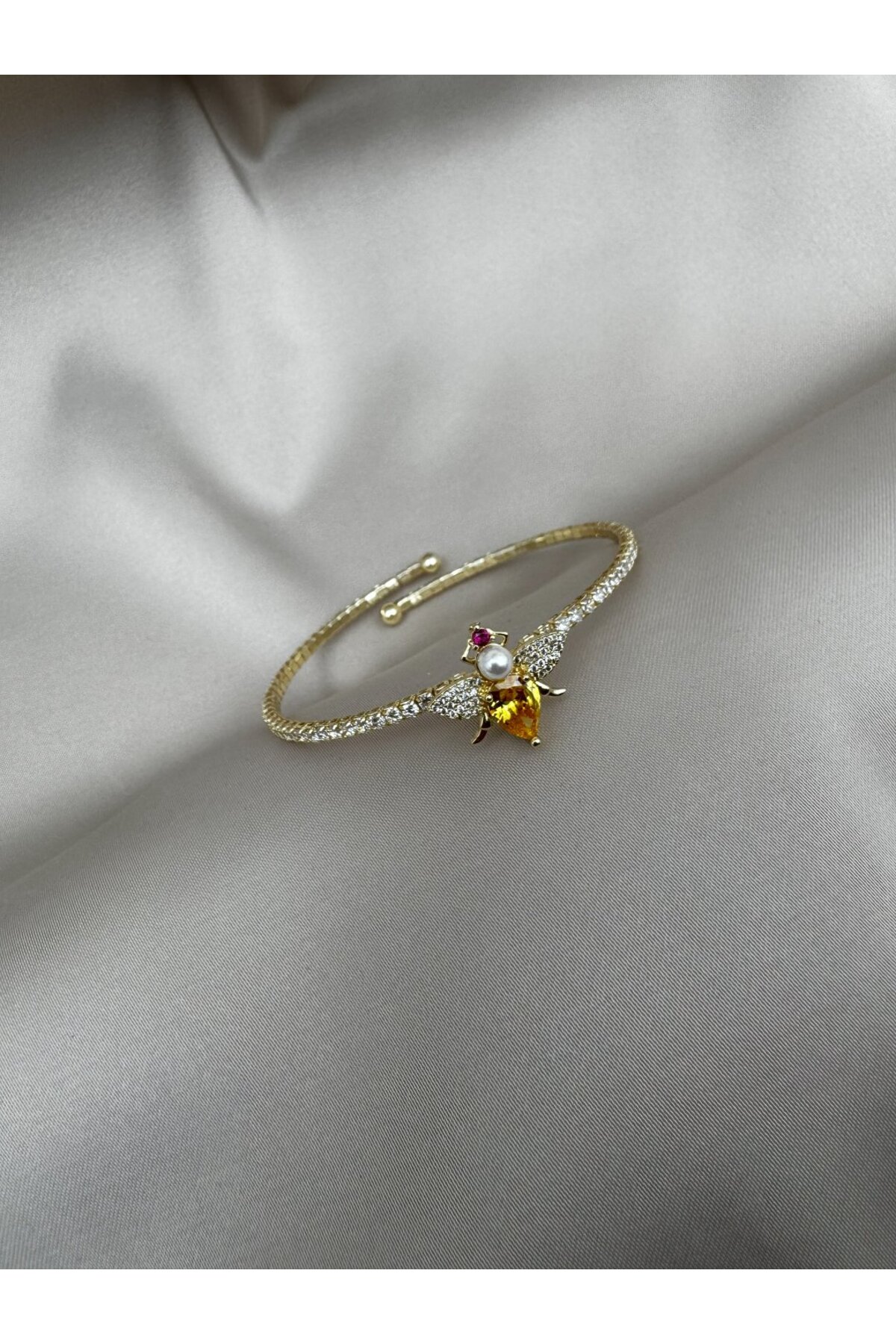 Arı Figürlü Taşlı Gold Bileklik