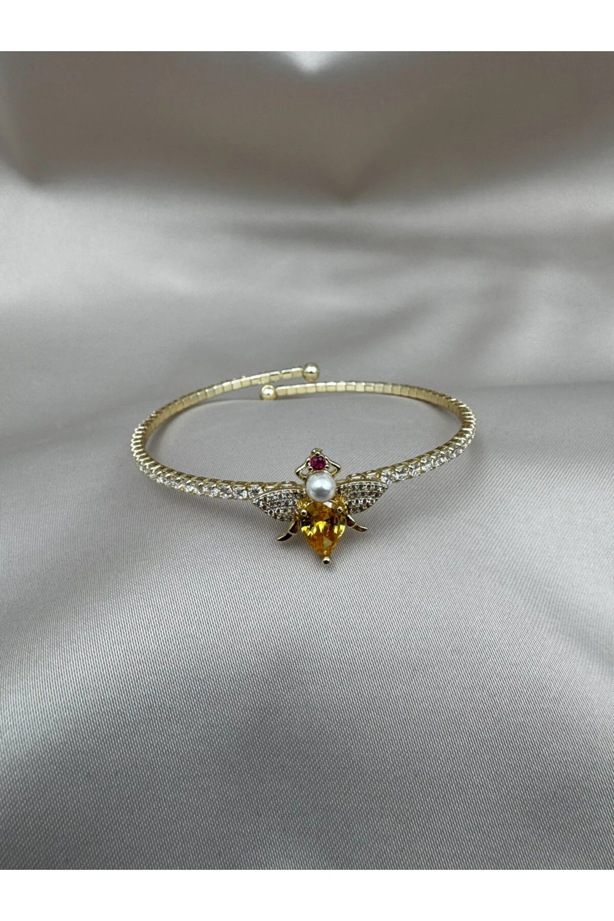 Arı Figürlü Taşlı Gold Bileklik