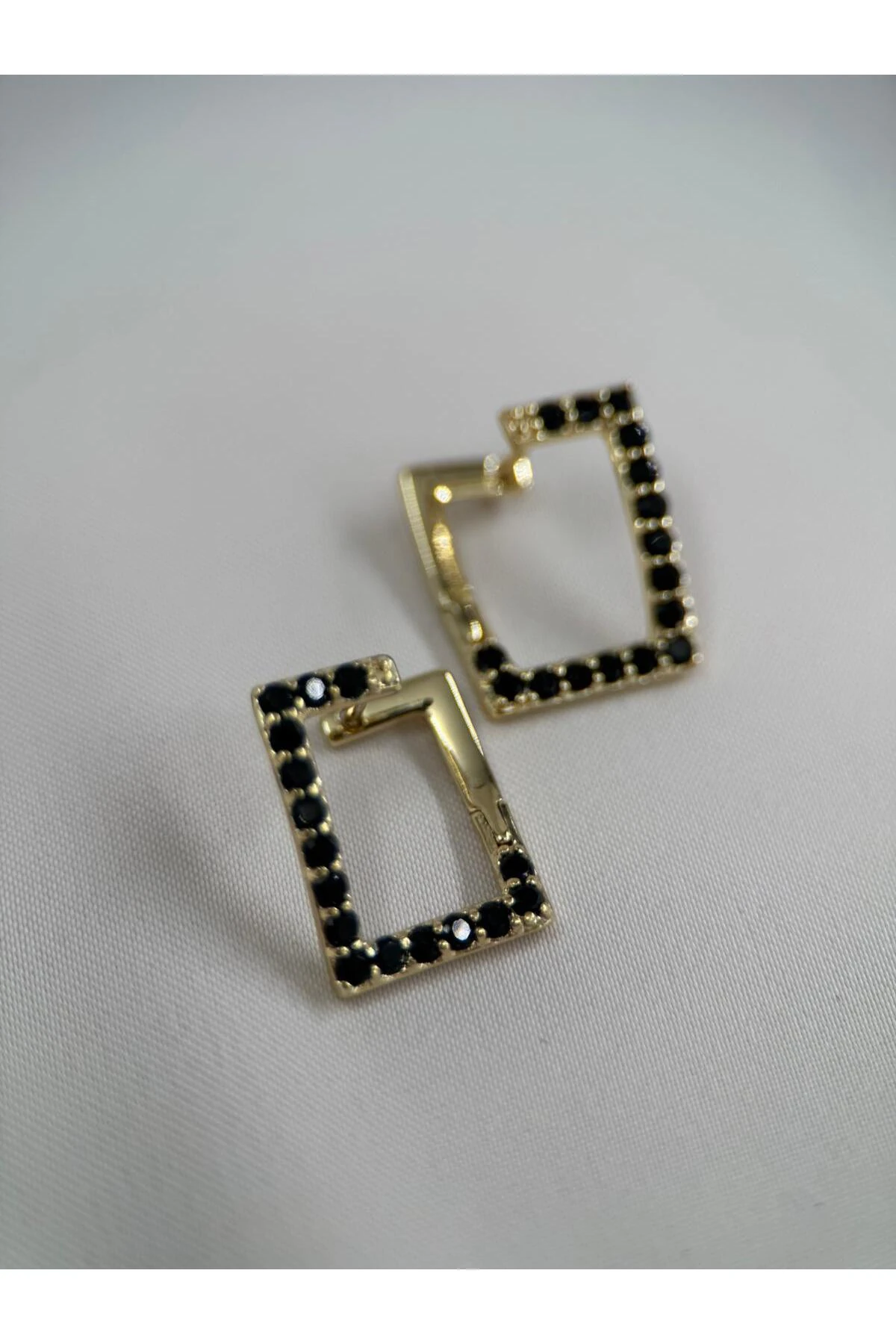 Siyah Taşlı Kare Gold VIP Küpe