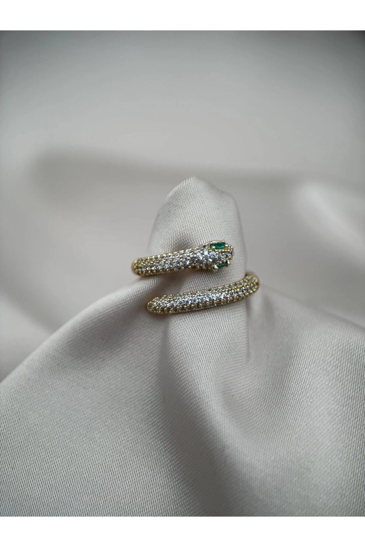 Gold Renk Yeşil Taş Detaylı Yılan Formu Ayarlanabilir VIP Yüzük