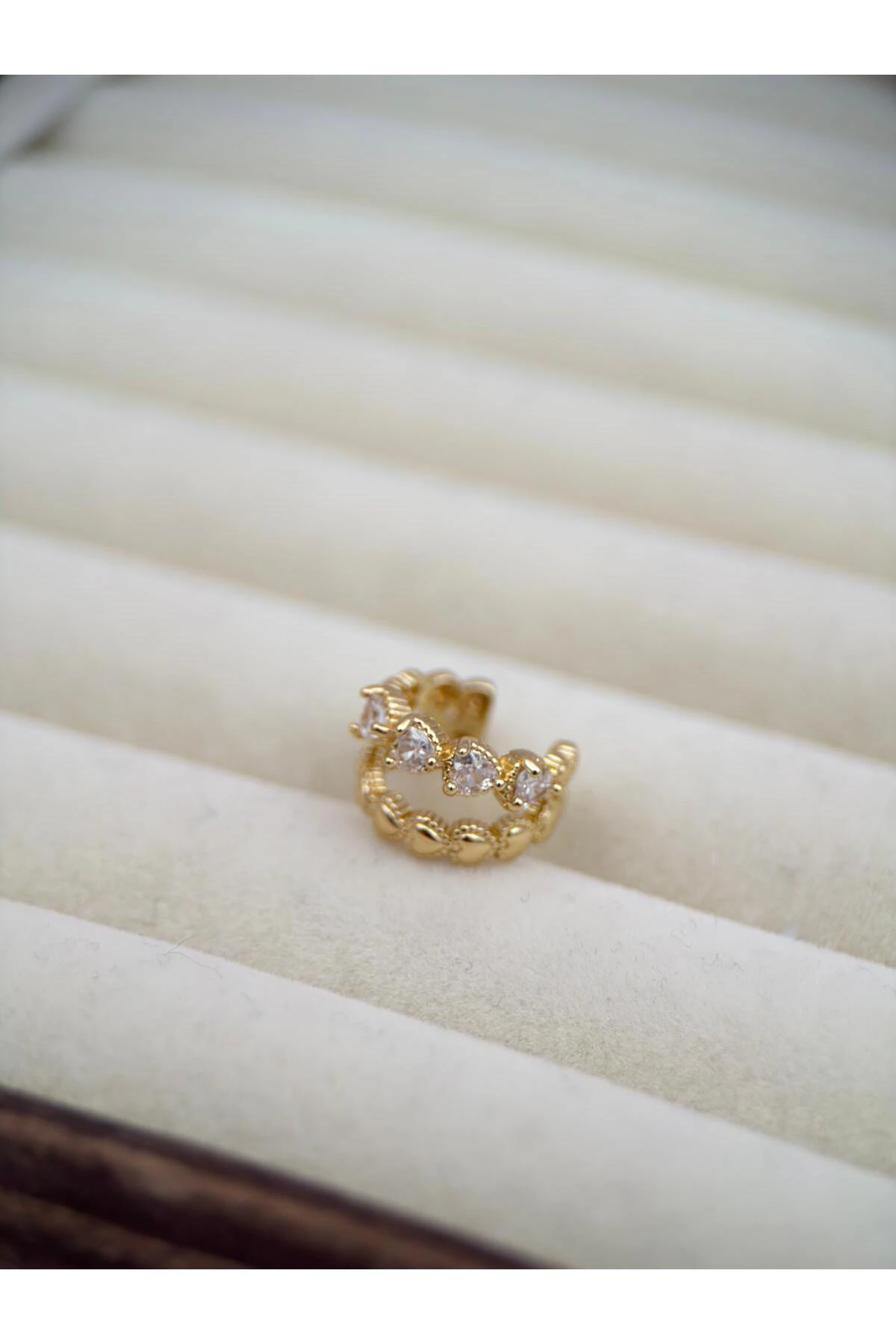 Gold Renk Kalp Form Zirkon Taşlı Kabartmalı Ayarlanabilir Earcuff