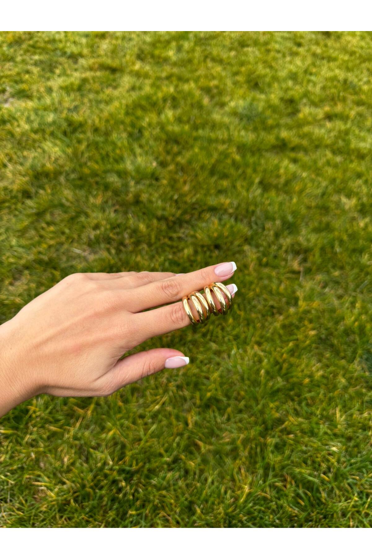 Üç Halkalı Bombeli Gold Renk Küpe