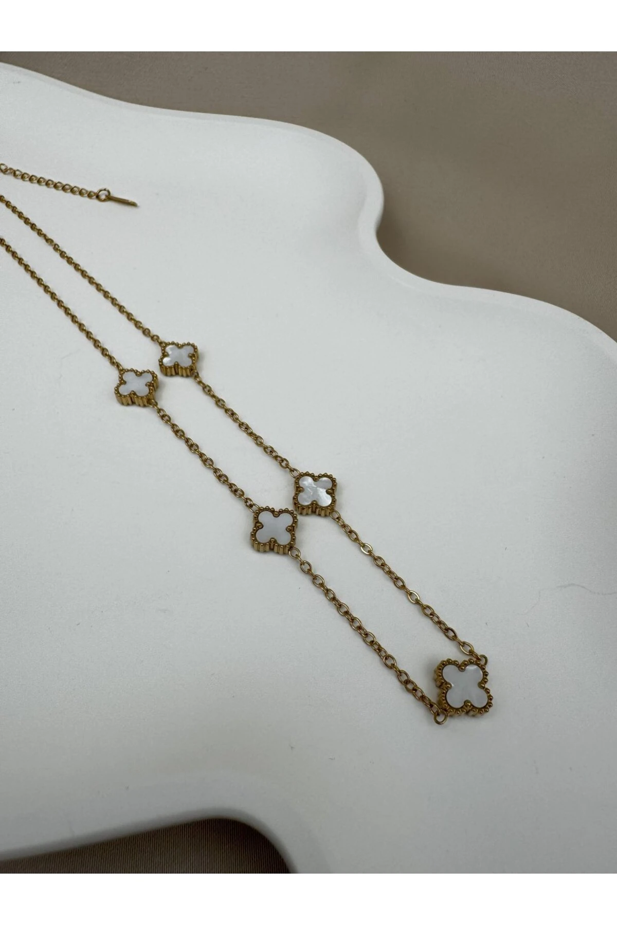 Gold Beyaz Renk Yonca Detaylı 40+5CM Ayarlanabilir Çelik Kolye