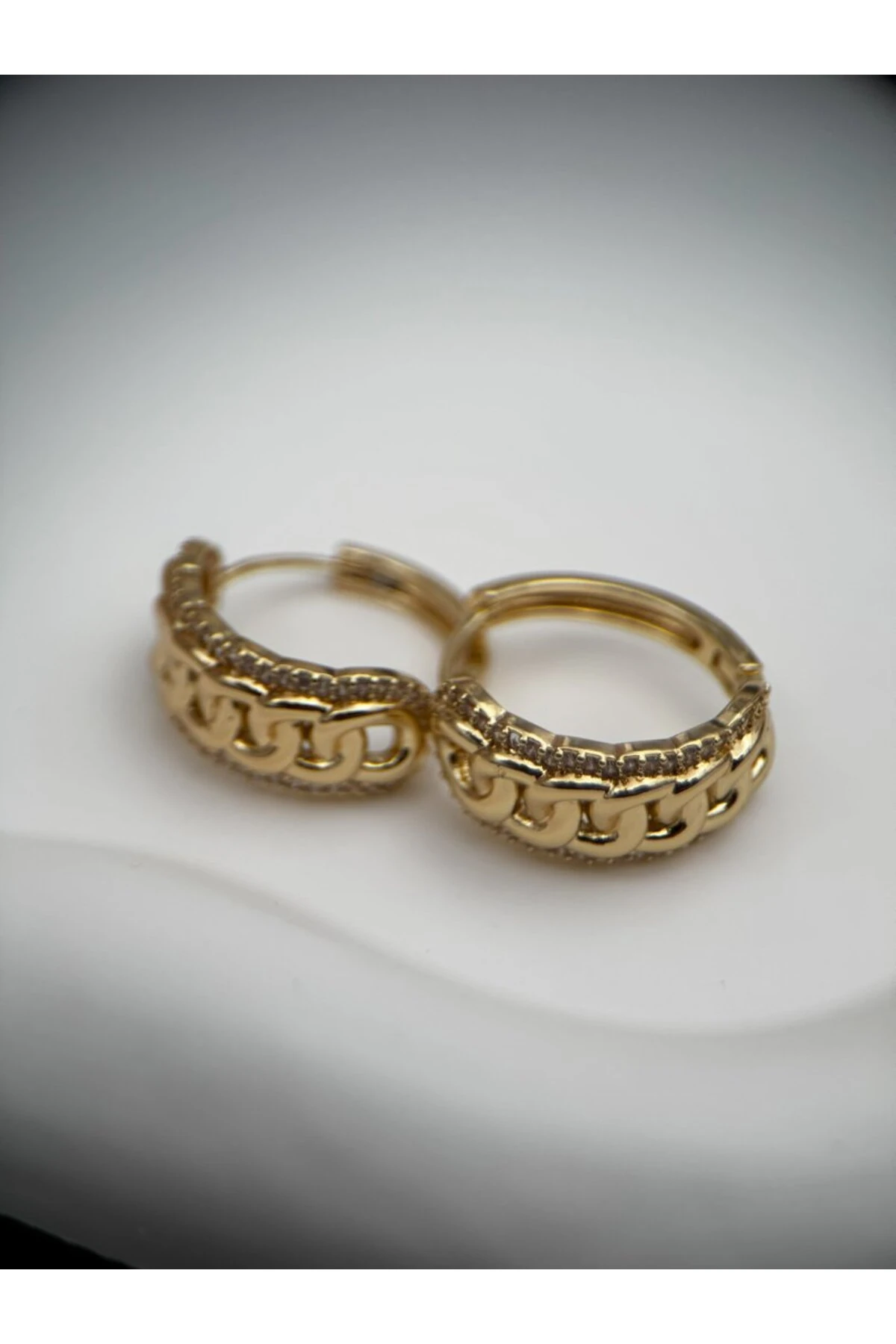 Altın Kaplama Kararmaz Zincir Desenli Taşlı Kadın Halka Küpe