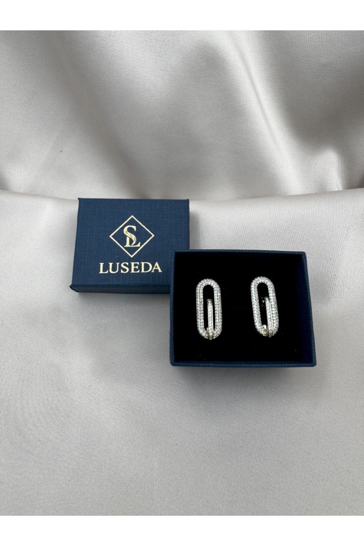 Oval köşeli Dikdörtgen Tasarım Taşlı Gold Küpe