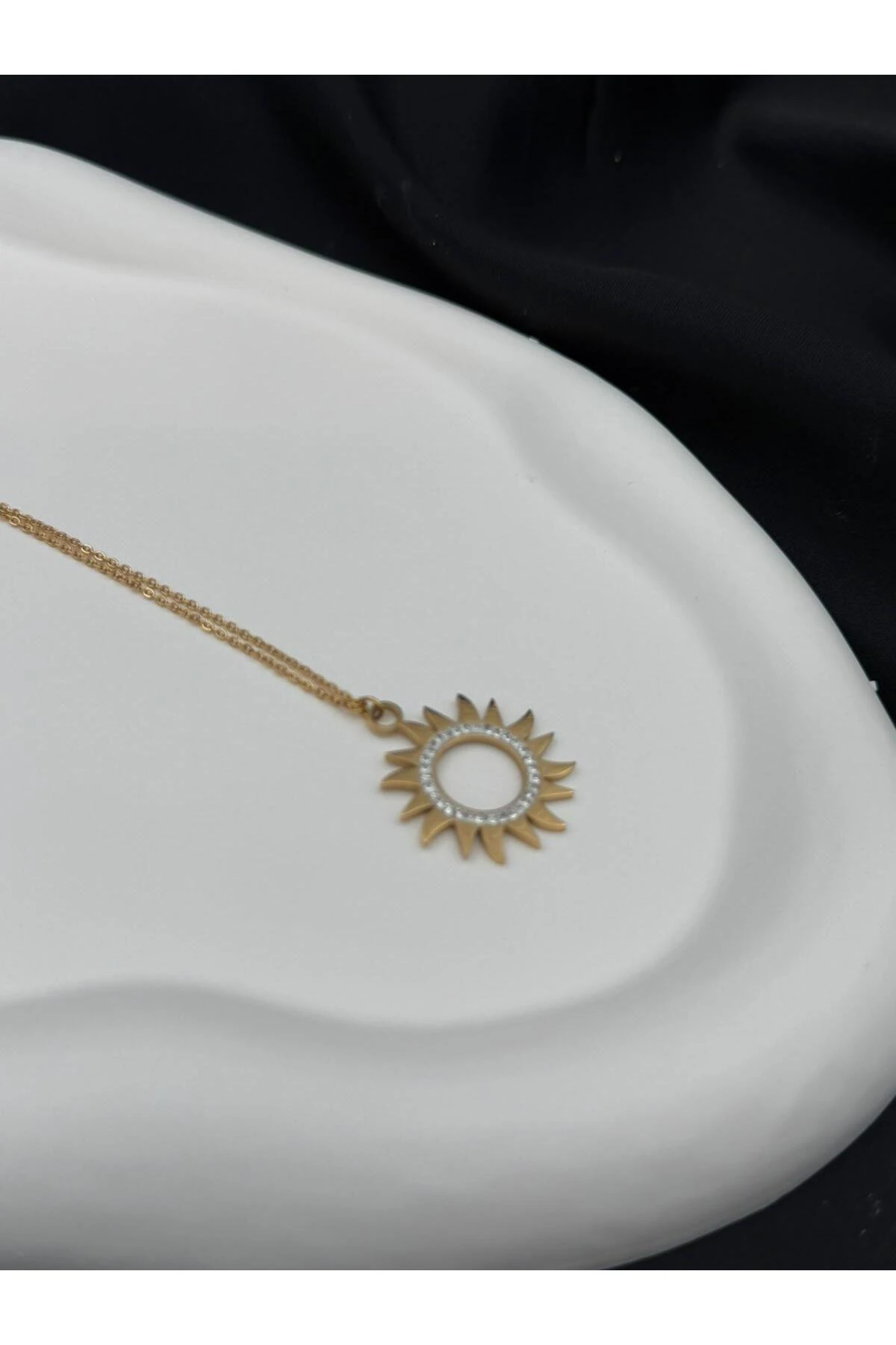 Zarif Gold Güneş Figürlü Taş Detaylı 40+5CM Ayarlanabilir Kararmaz Çelik Kadın Kolye