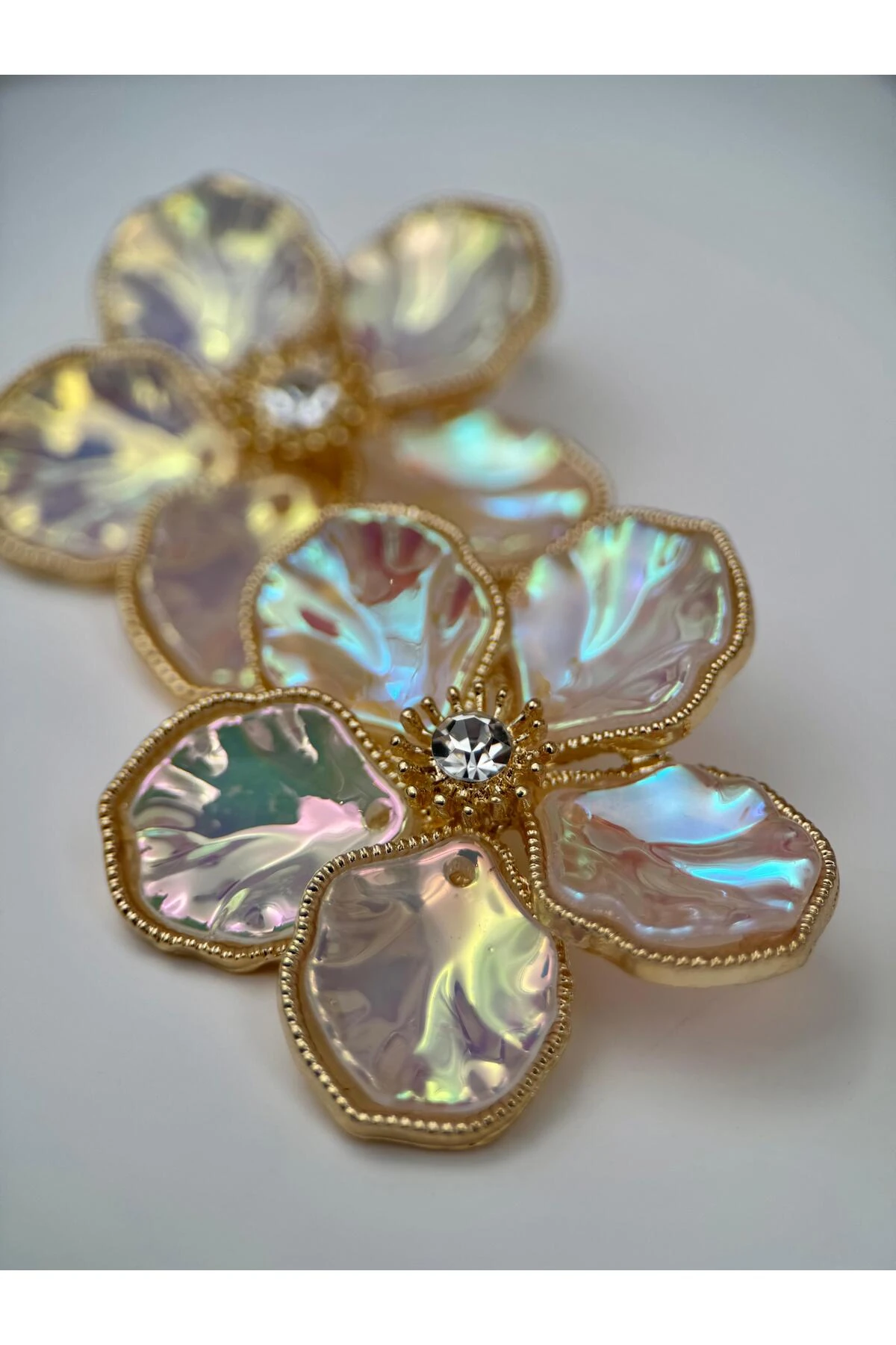 Işıltılı Görünümlü Çiçek Form Küpe