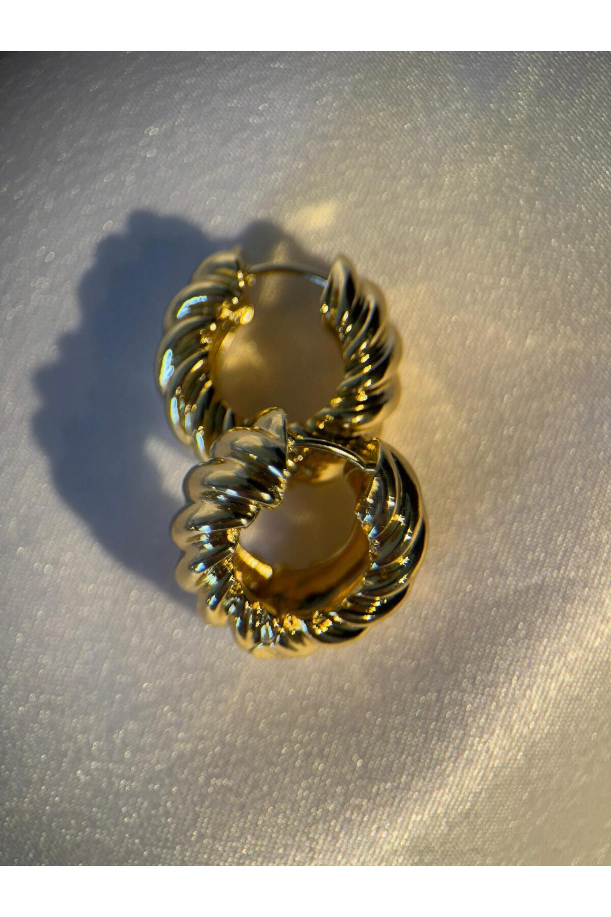 Gold Renk Kararmaz Burgulu Halka Küpe