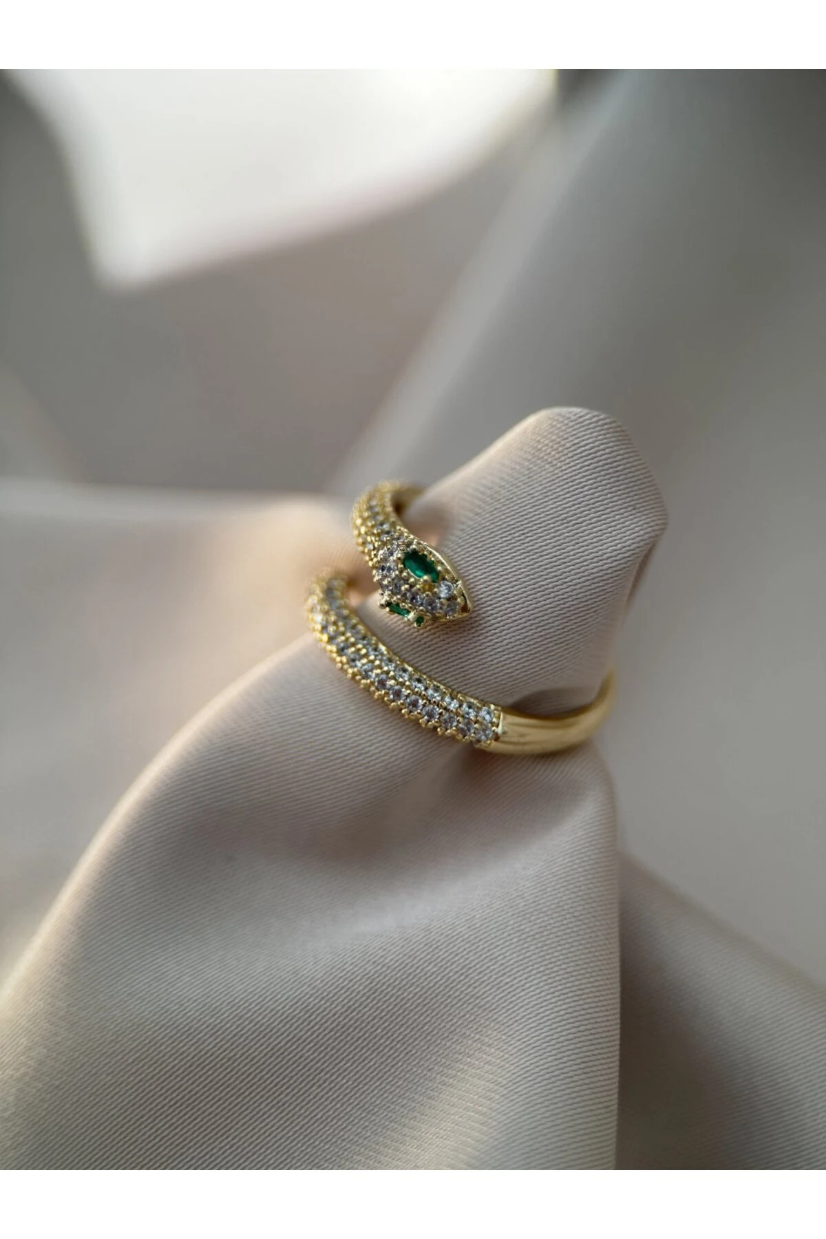 Gold Renk Yeşil Taş Detaylı Yılan Formu Ayarlanabilir VIP Yüzük