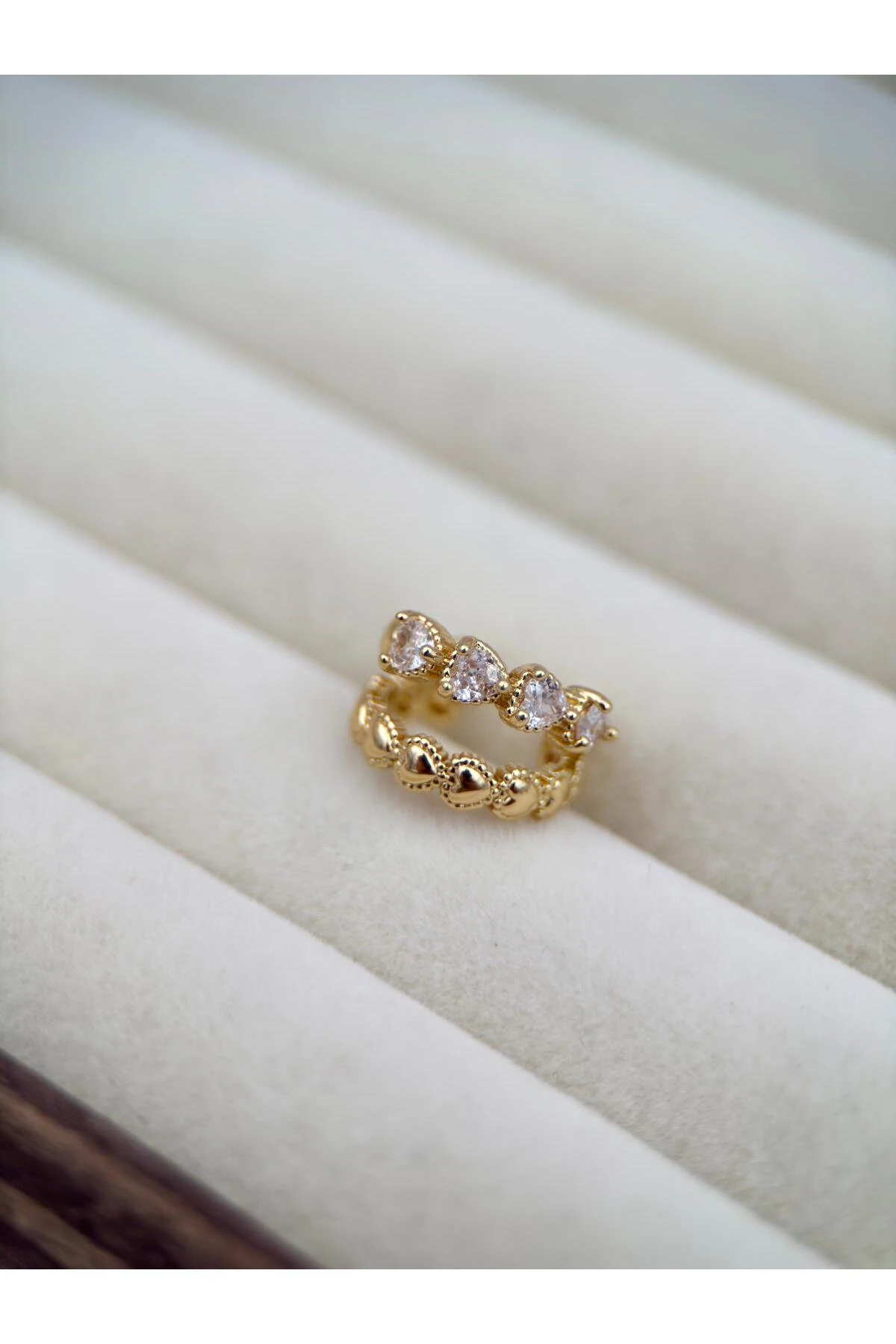 Gold Renk Kalp Form Zirkon Taşlı Kabartmalı Ayarlanabilir Earcuff
