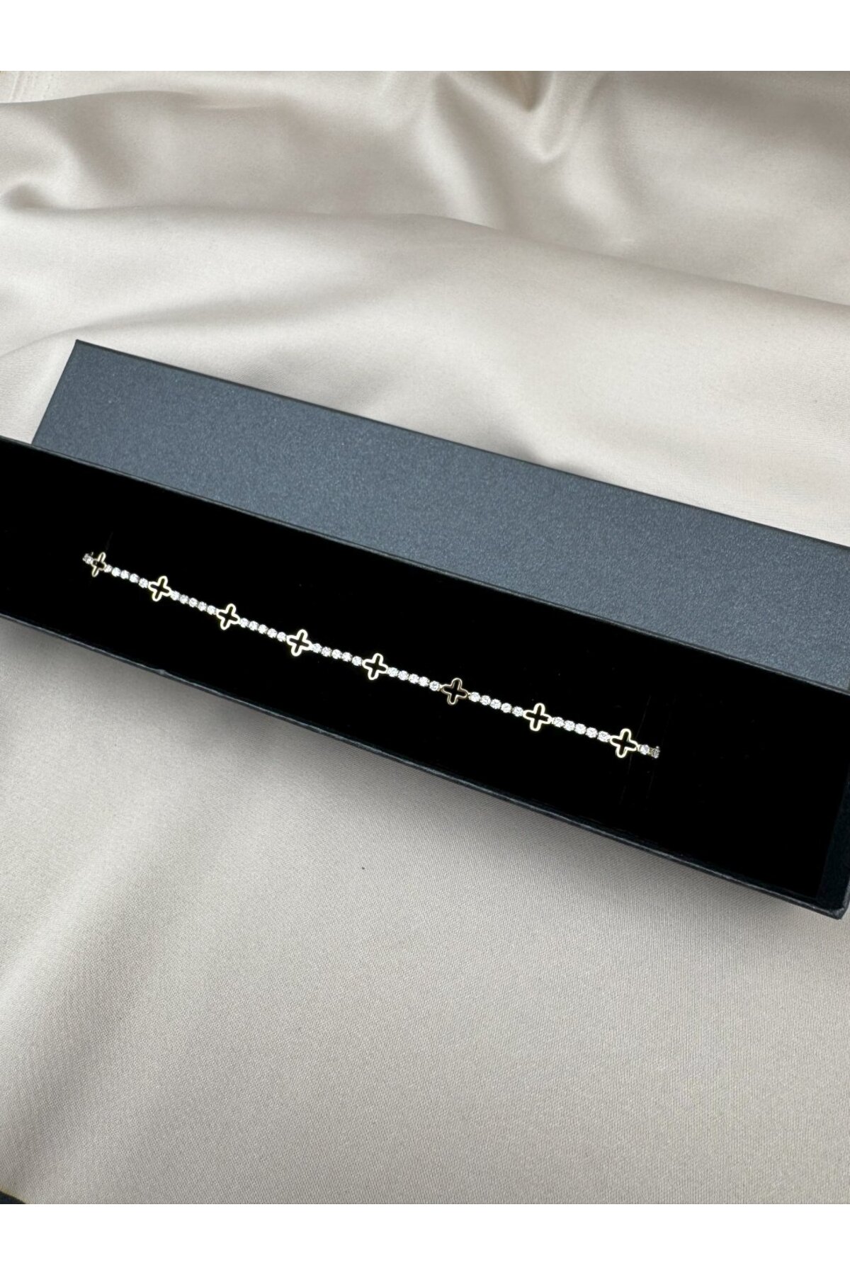 Dört Yaprak Motifli Taşlı Gold 16+2CM Ayarlanabilir Bileklik