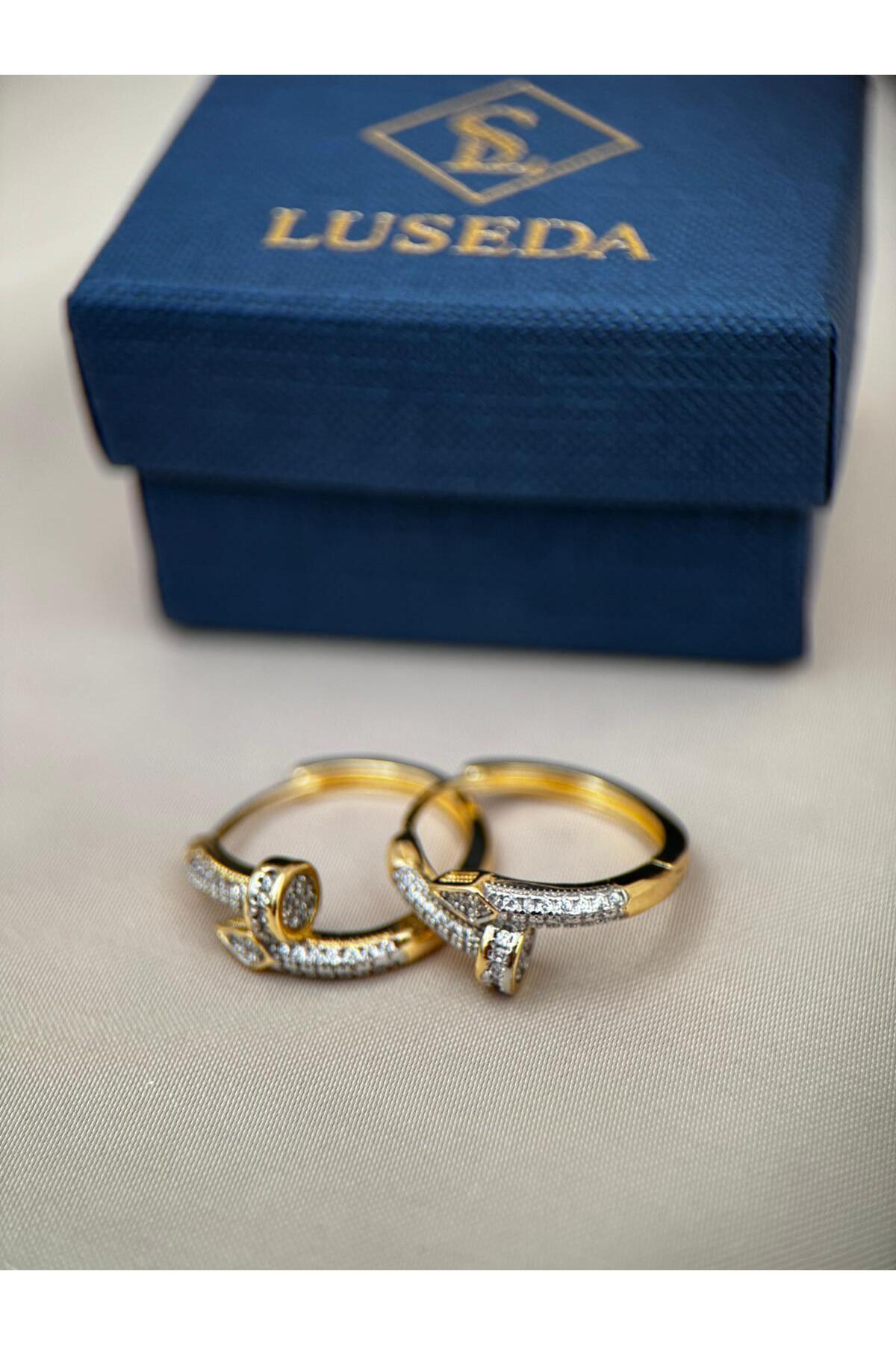 Gold Renk Zirkon Taşlı Çivi Halka Küpe