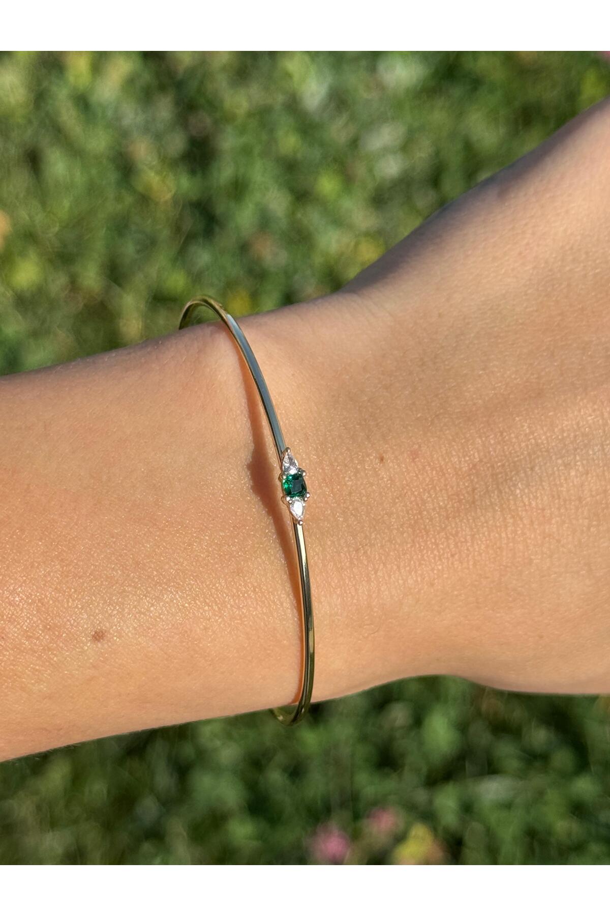 Yeşil Taş Detaylı Zarif Ayarlanabilir Gold Bileklik