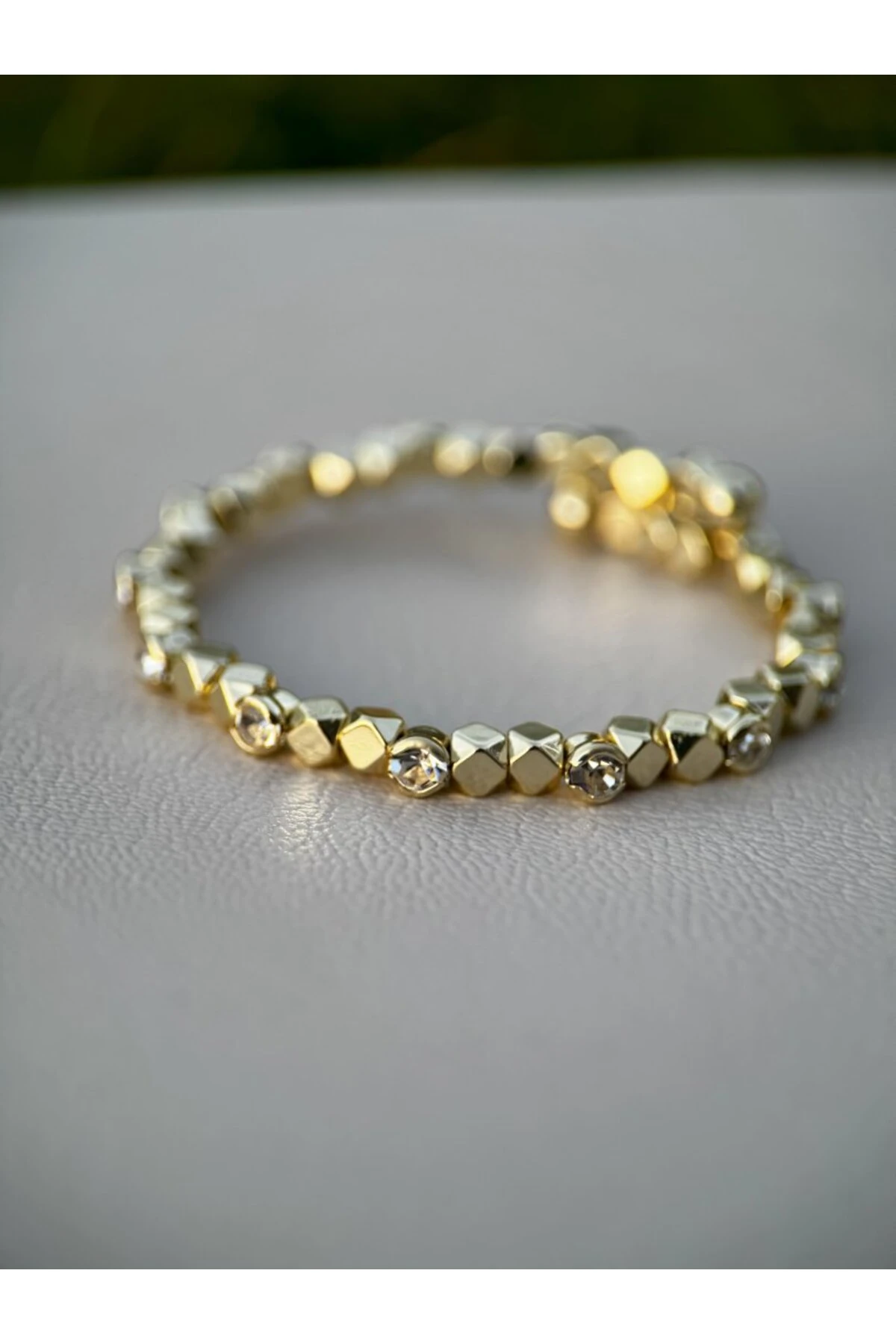 Geometrik Taşlı Gold Bileklik