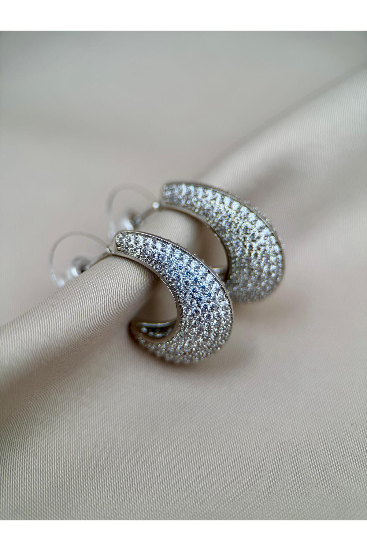 Zirkon Taş Detaylı Kavis Formlu Gold Renk Küpe - gümüş