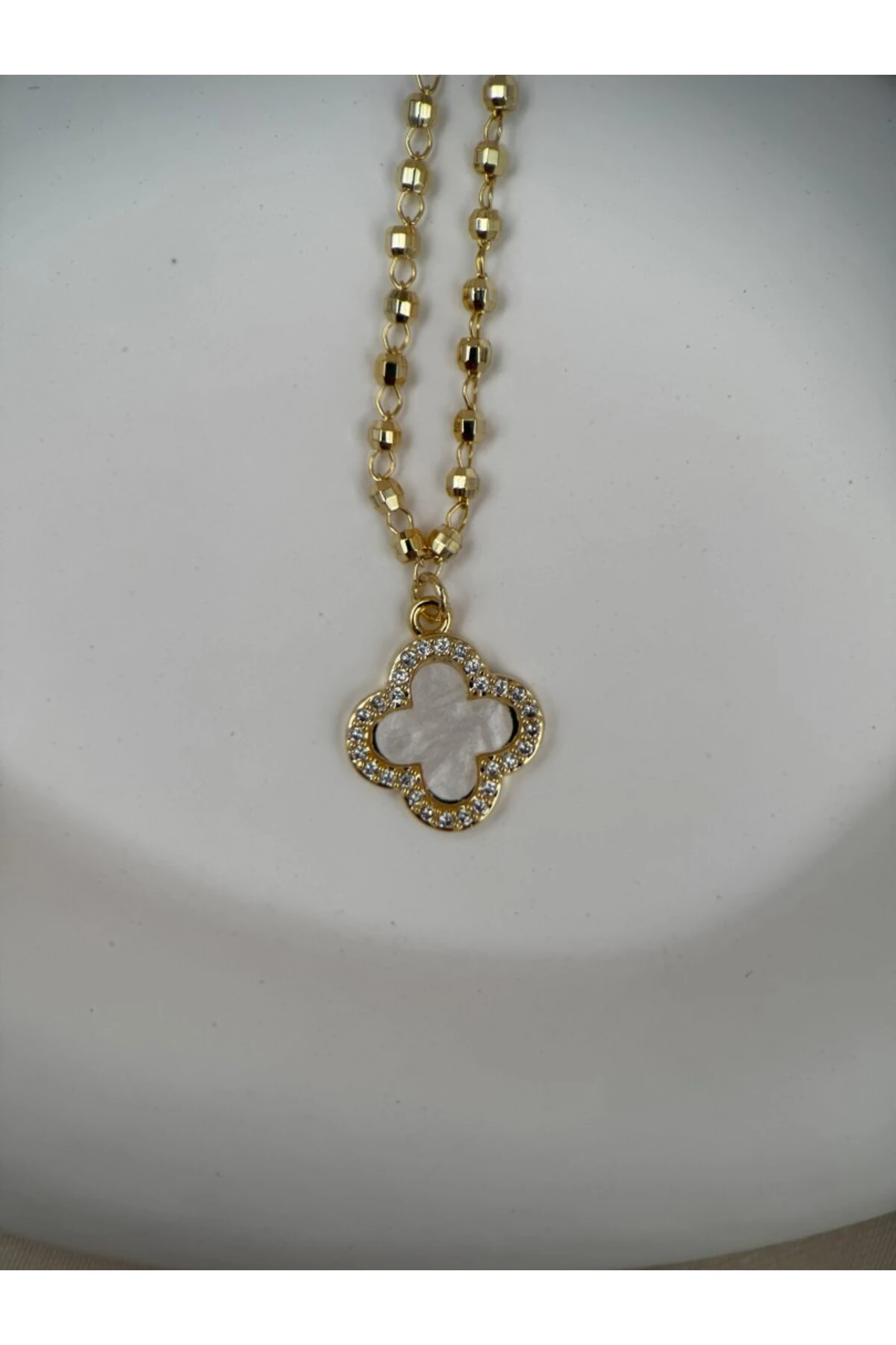 VIP Damenarmband in Goldfarbe mit Zirkonia-Stein und Kleeblatt-Detail, verstellbar