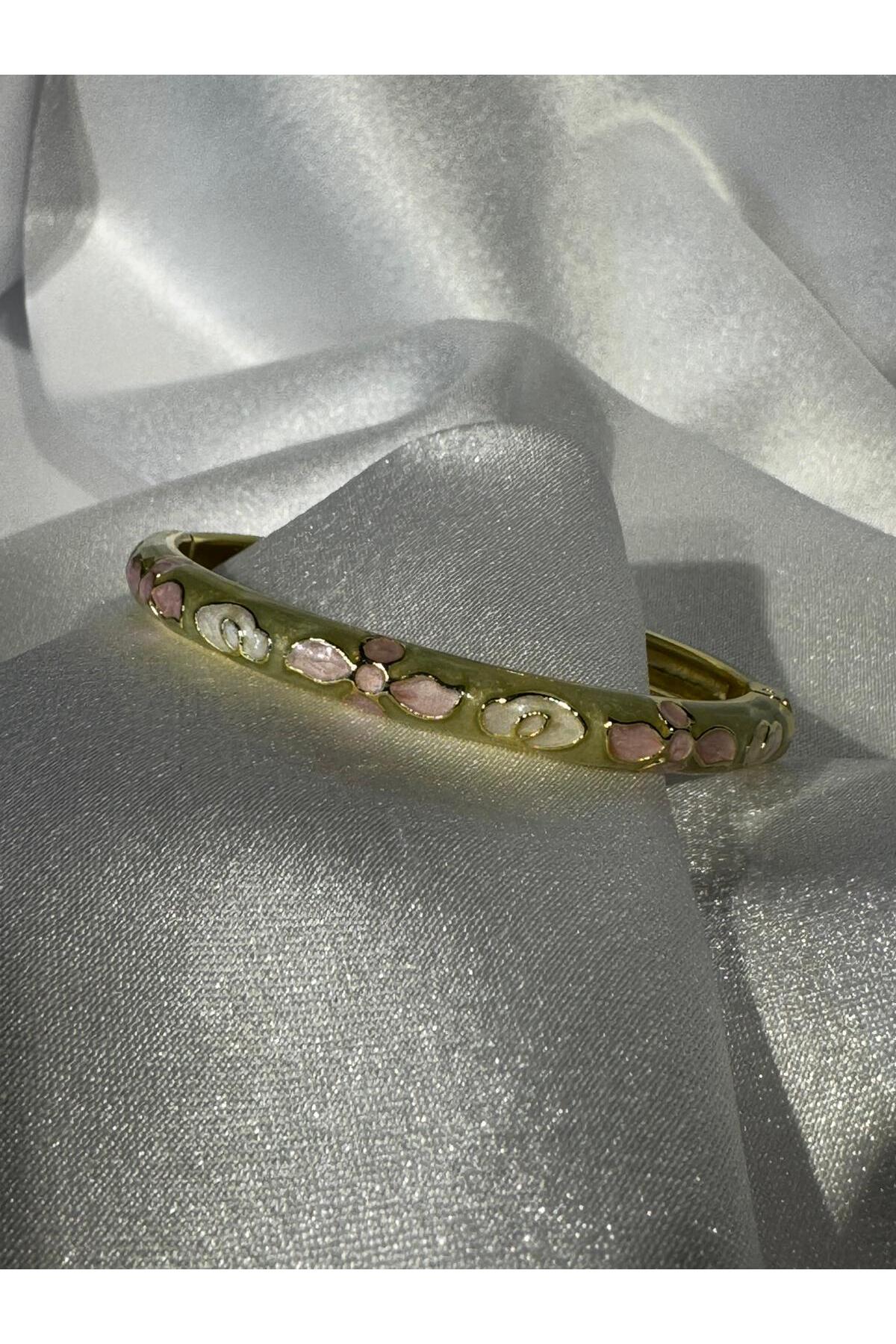 Elegantes Armband in Pastellfarben mit Emaille auf Stahl