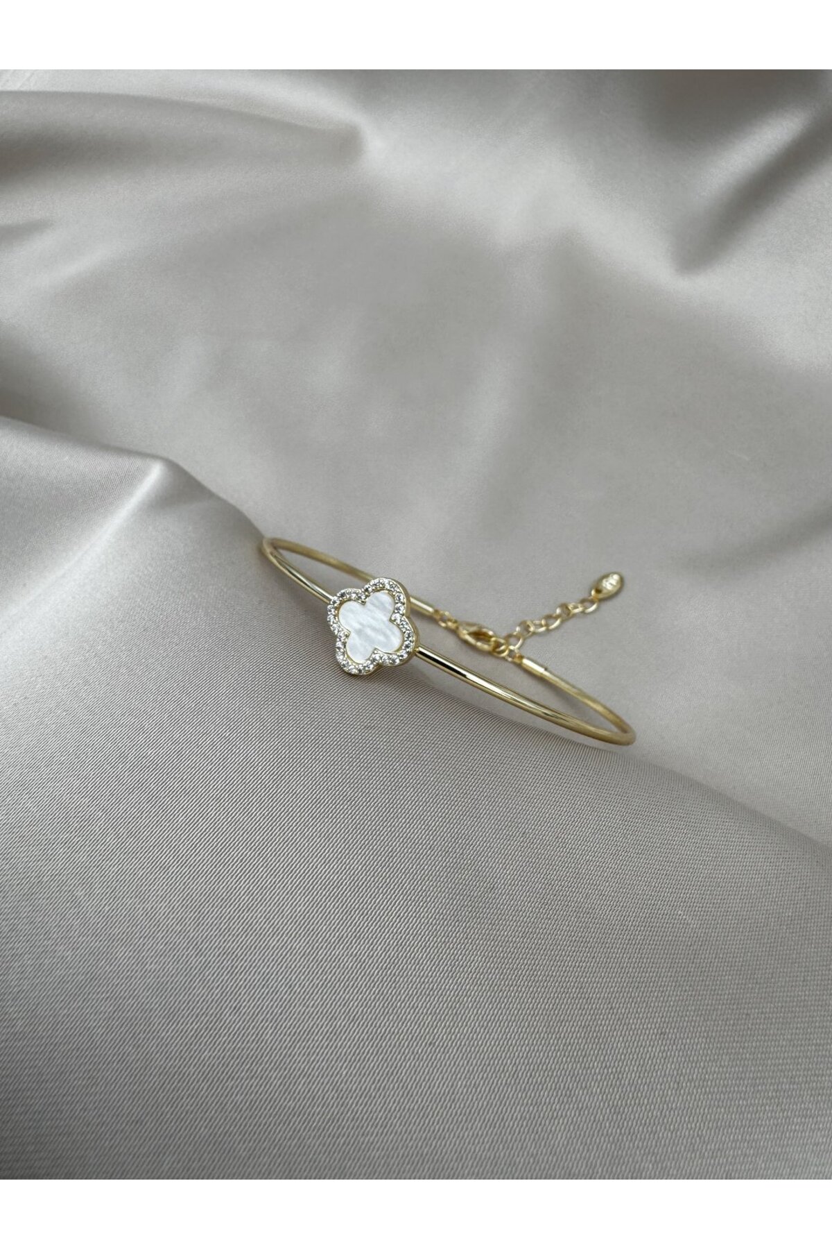Yonca Figürlü Taşlı Ayarlanabilir Gold Bileklik