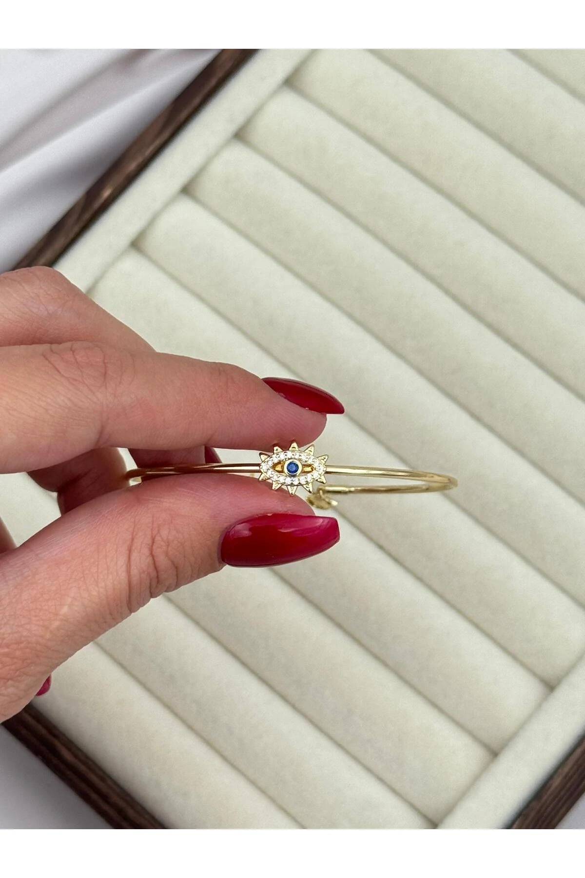 İnce Form Işın Detaylı Nazar Göz Zarif Ayarlanabilir Kelepçe Bileklik