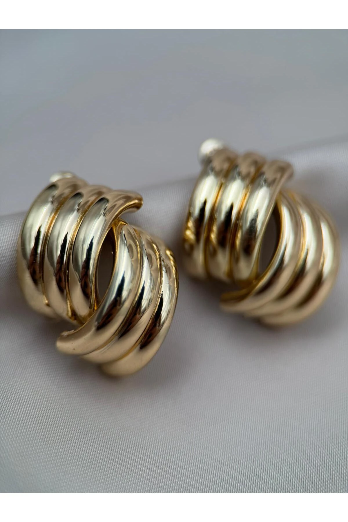 Gold Renk Bombeli Sarmal Küpe