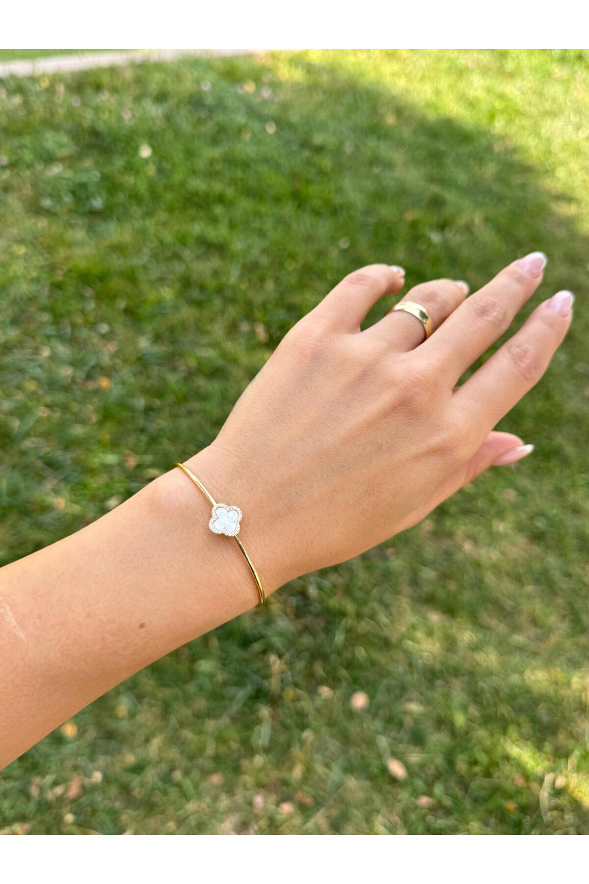 Yonca Figürlü Taşlı Ayarlanabilir Gold Bileklik