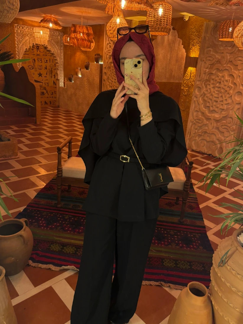 Swan Siyah Pelerinli Kadın Takım