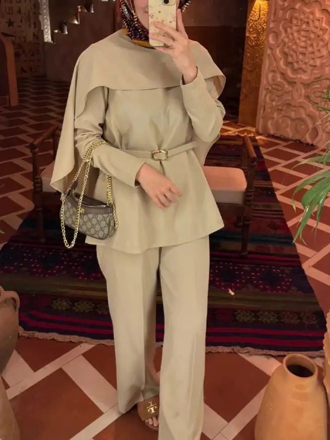 Swan Bej Pelerinli Kadın Takım