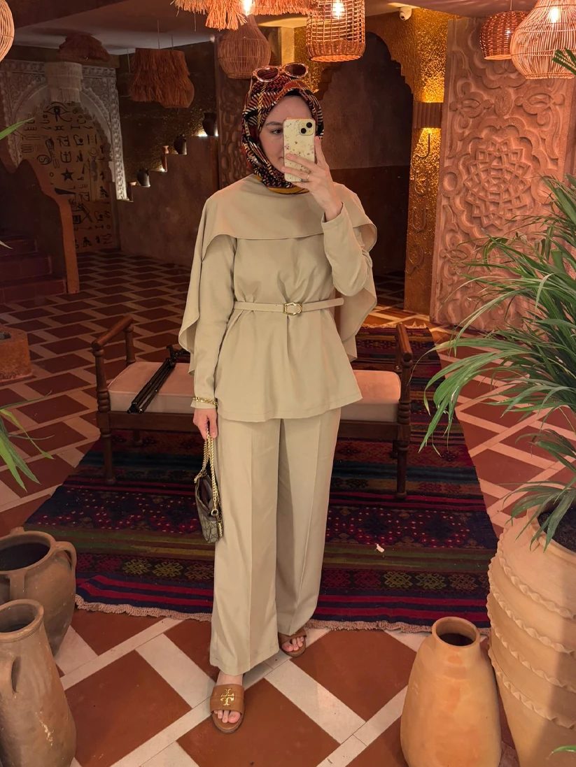 Swan Bej Pelerinli Kadın Takım