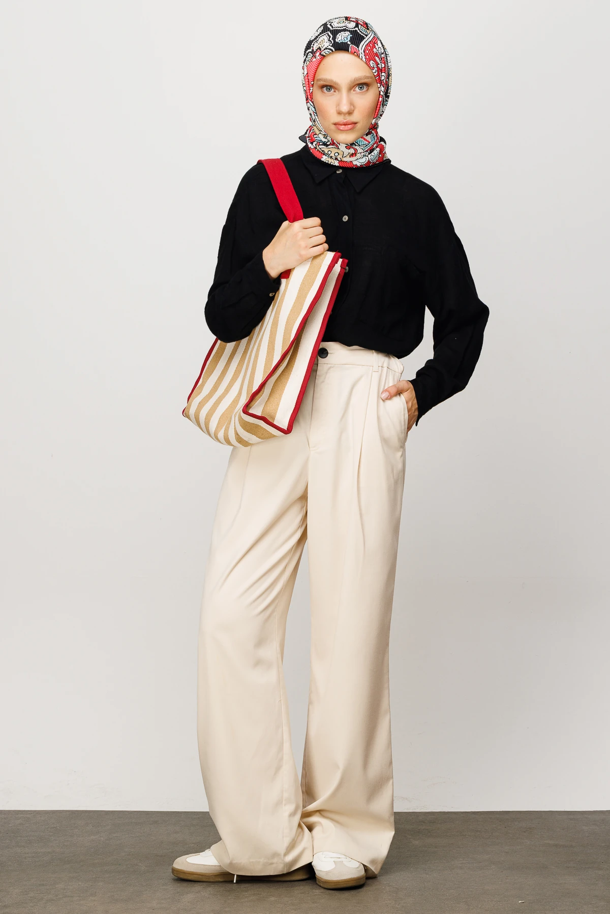 وشاح مطوي بنقشة 40 رقعة - أسود