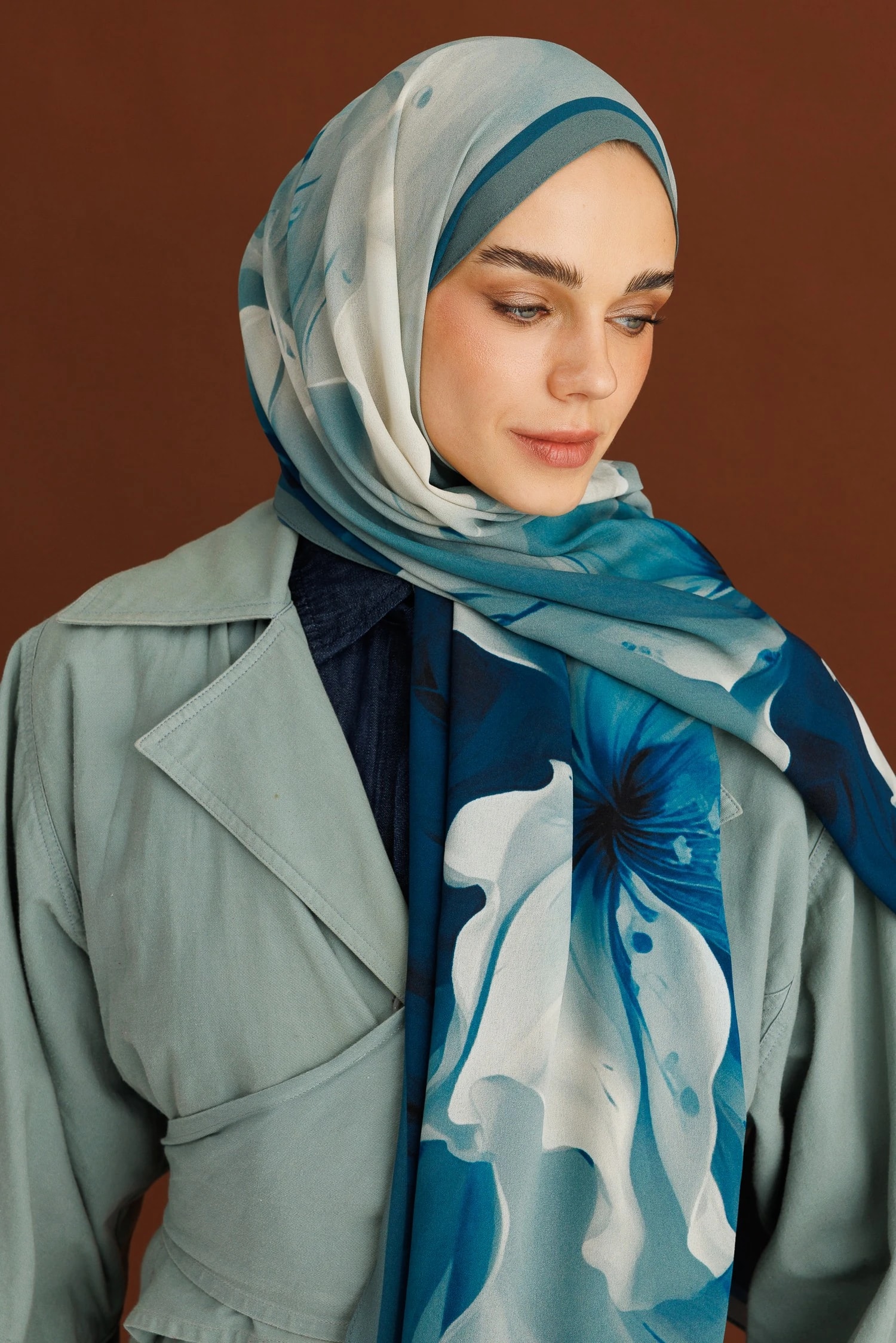 شال حرير خبي بنقشة نقية