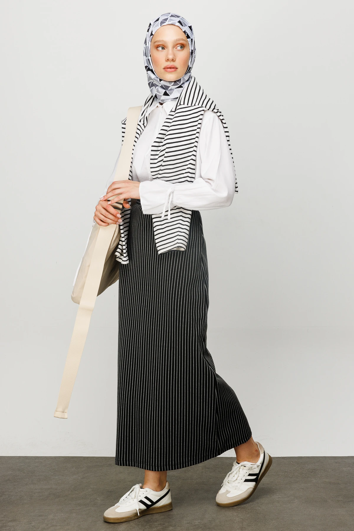 وشاح مطوي بنمط منشوري