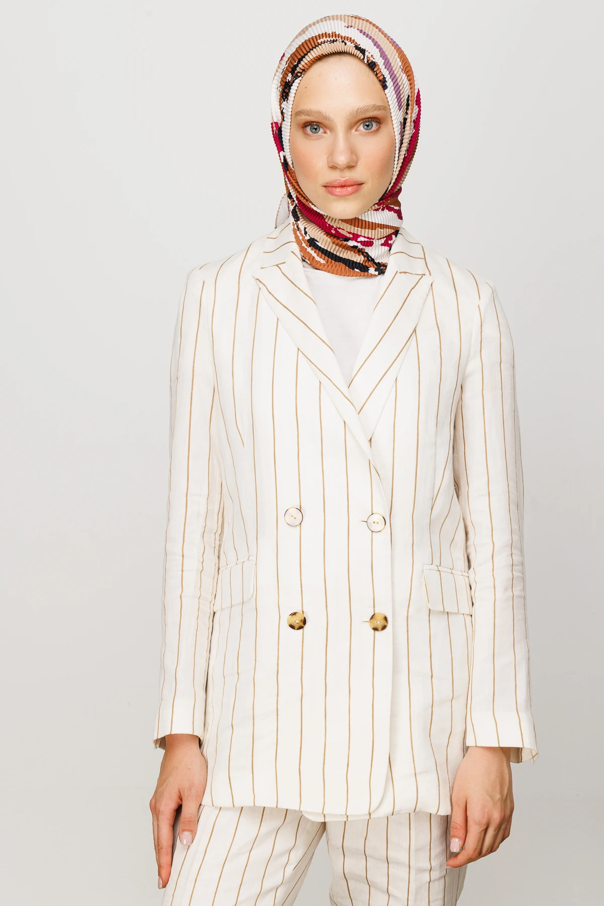 وشاح مطوي بنمط الباتيك