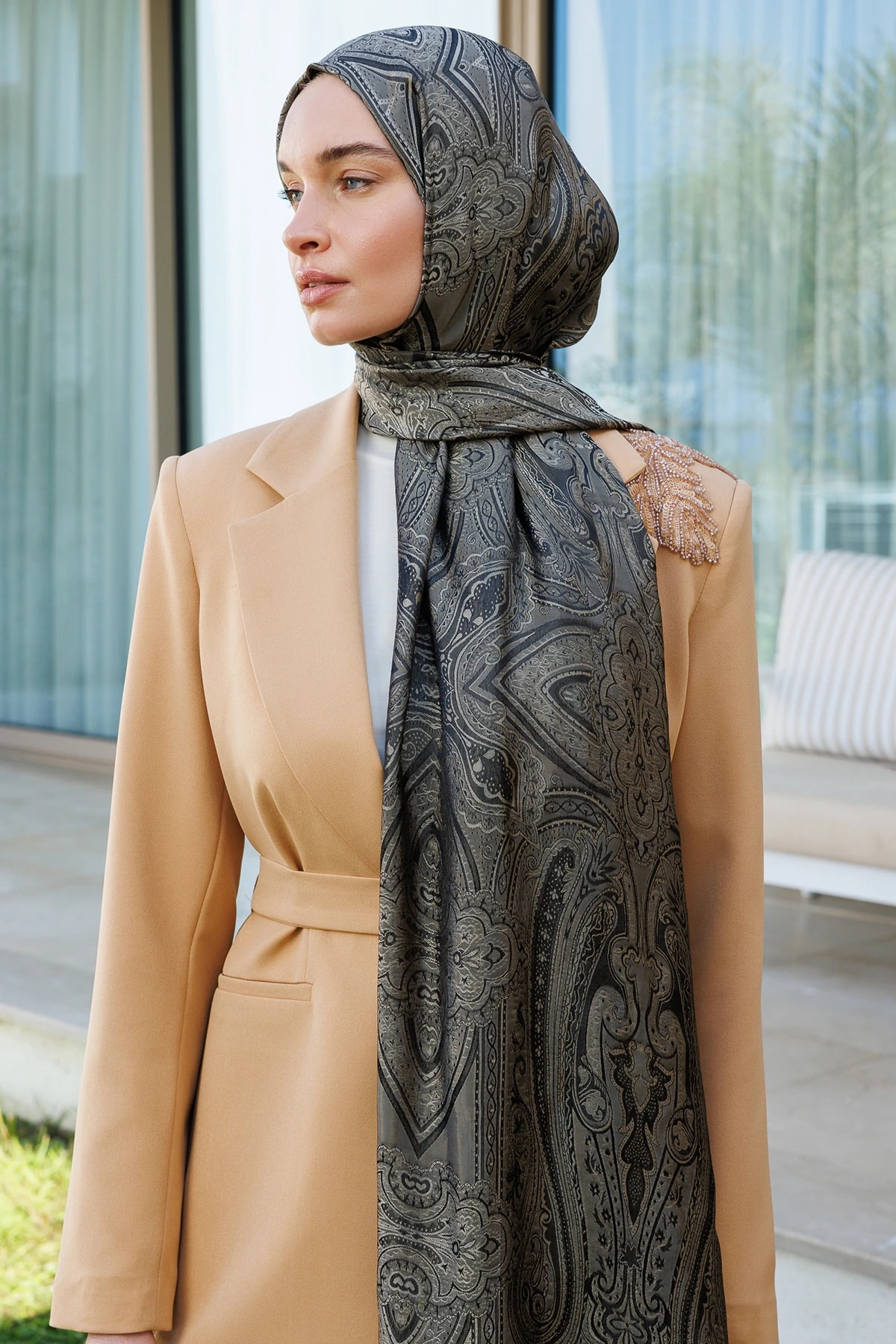 شال ليفا باترن شاين لاين