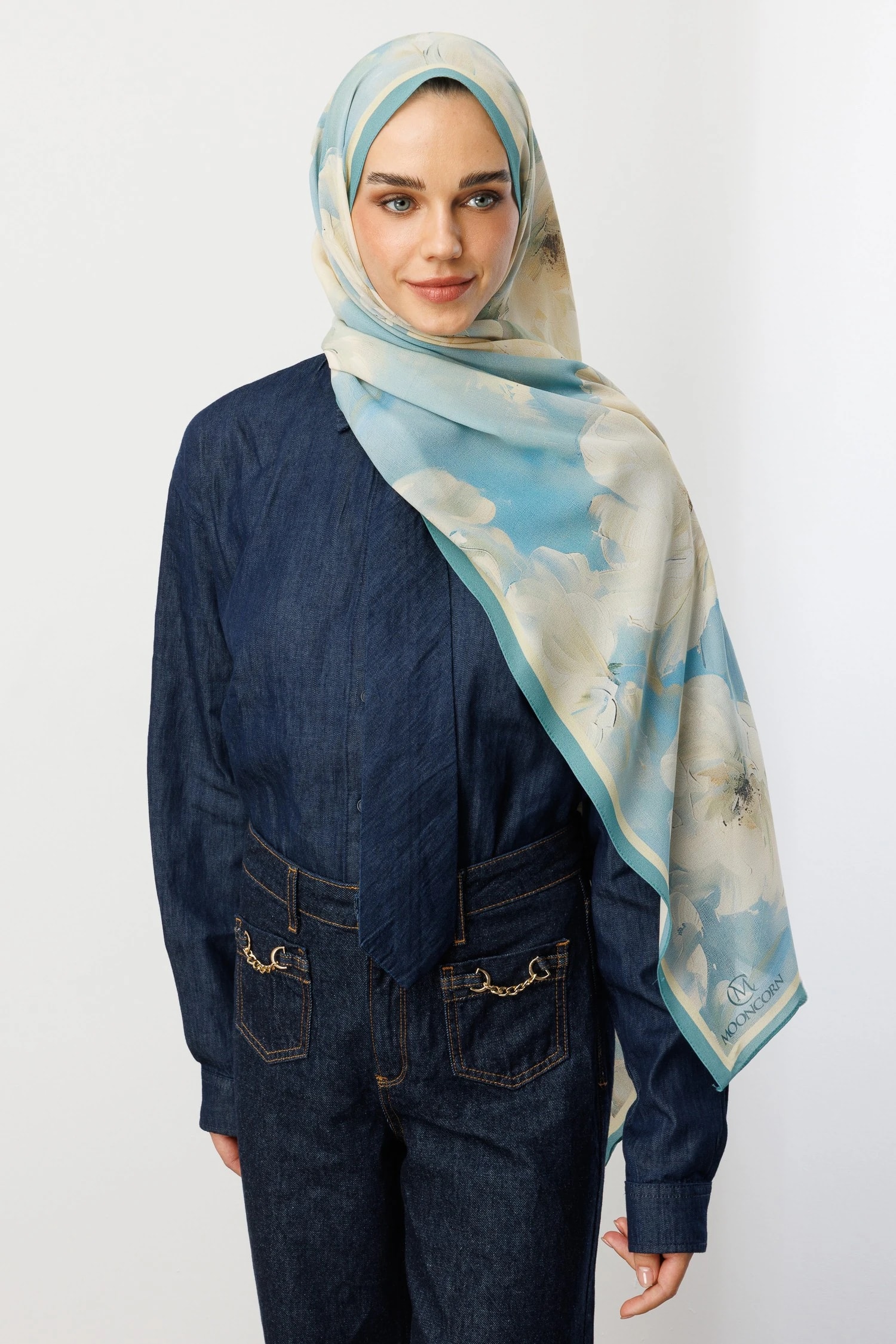 شال حرير خبي بنقشة الورد - أزرق فاتح