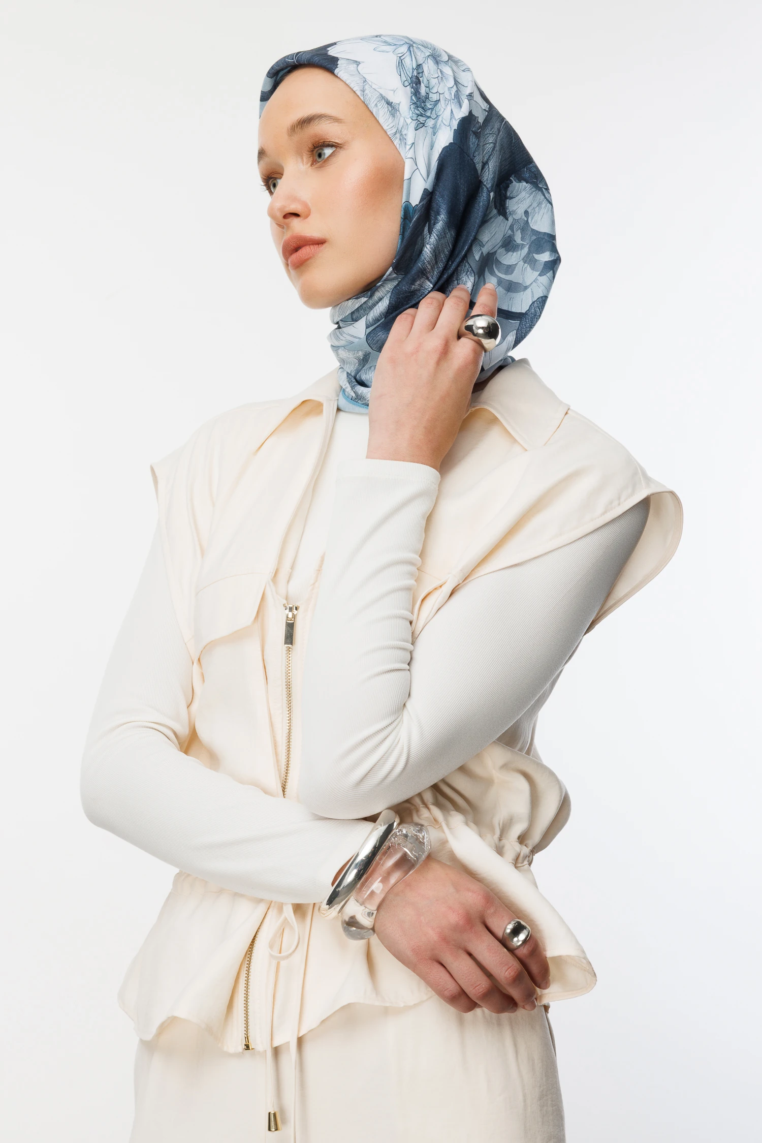 وشاح قطني بنقشة فلورن