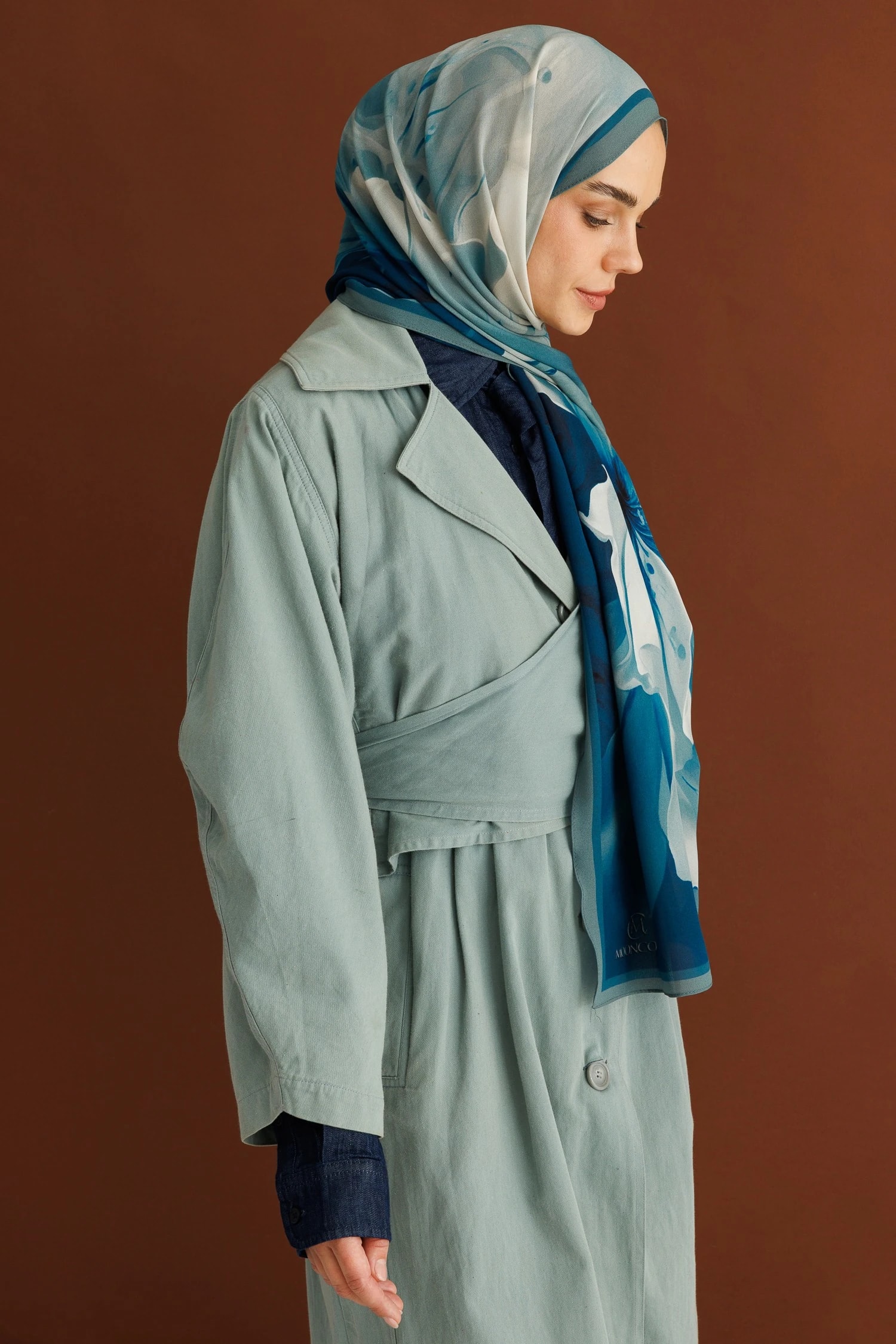 شال حرير خبي بنقشة نقية