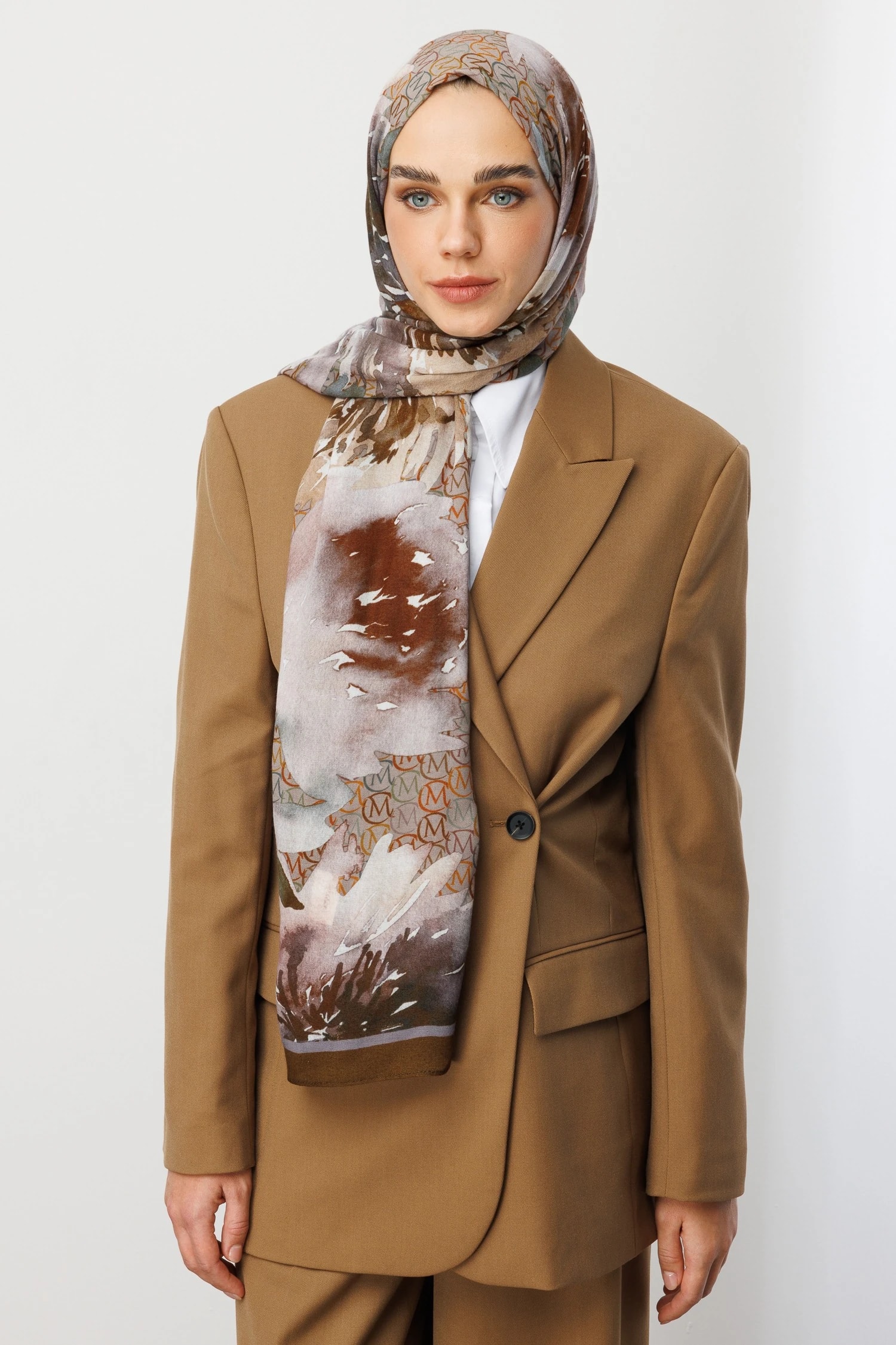 شال رامي بنمط MC - قهوة