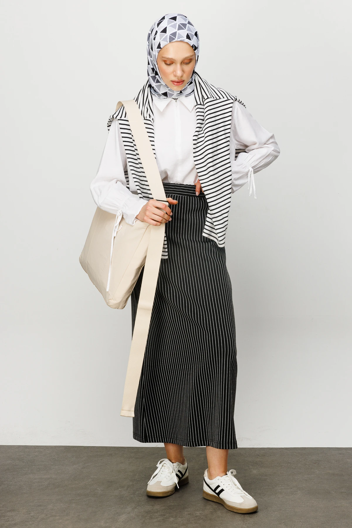 وشاح مطوي بنمط منشوري