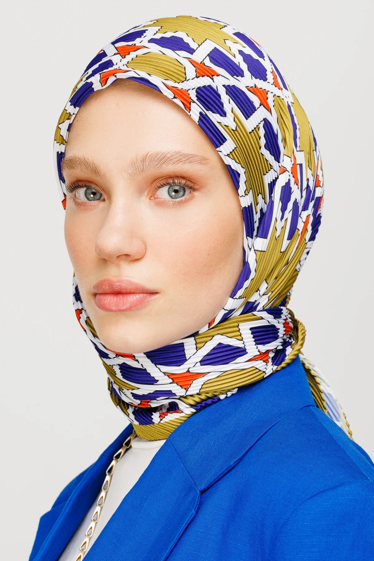 وشاح شيرا المطوي