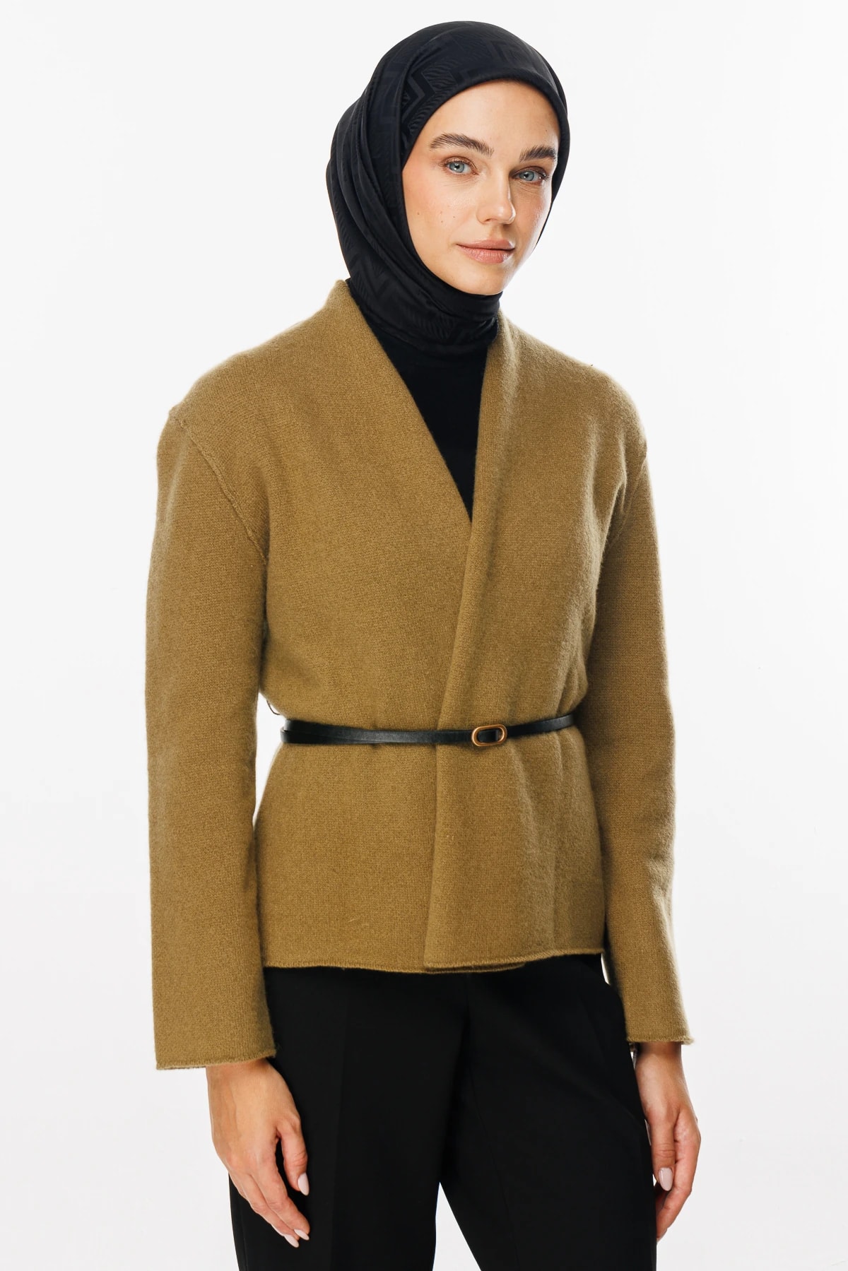 وشاح حريري منقوش بنقشة فيورا