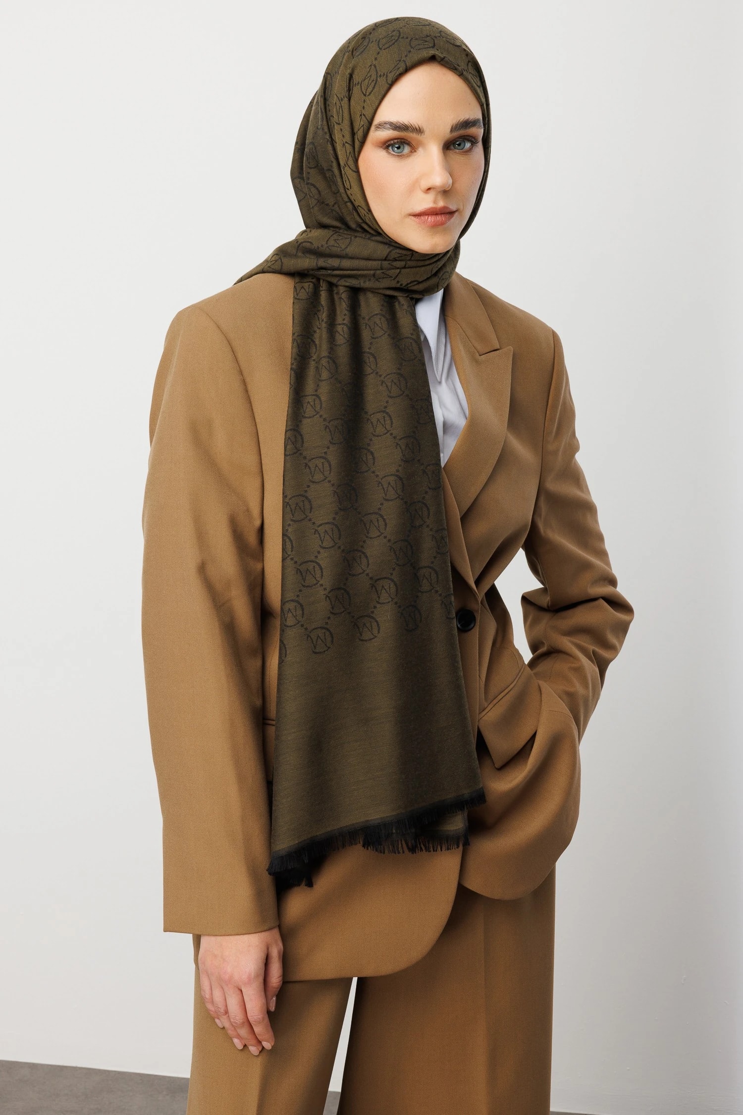 شال من الصوف والحرير - زيت أخضر