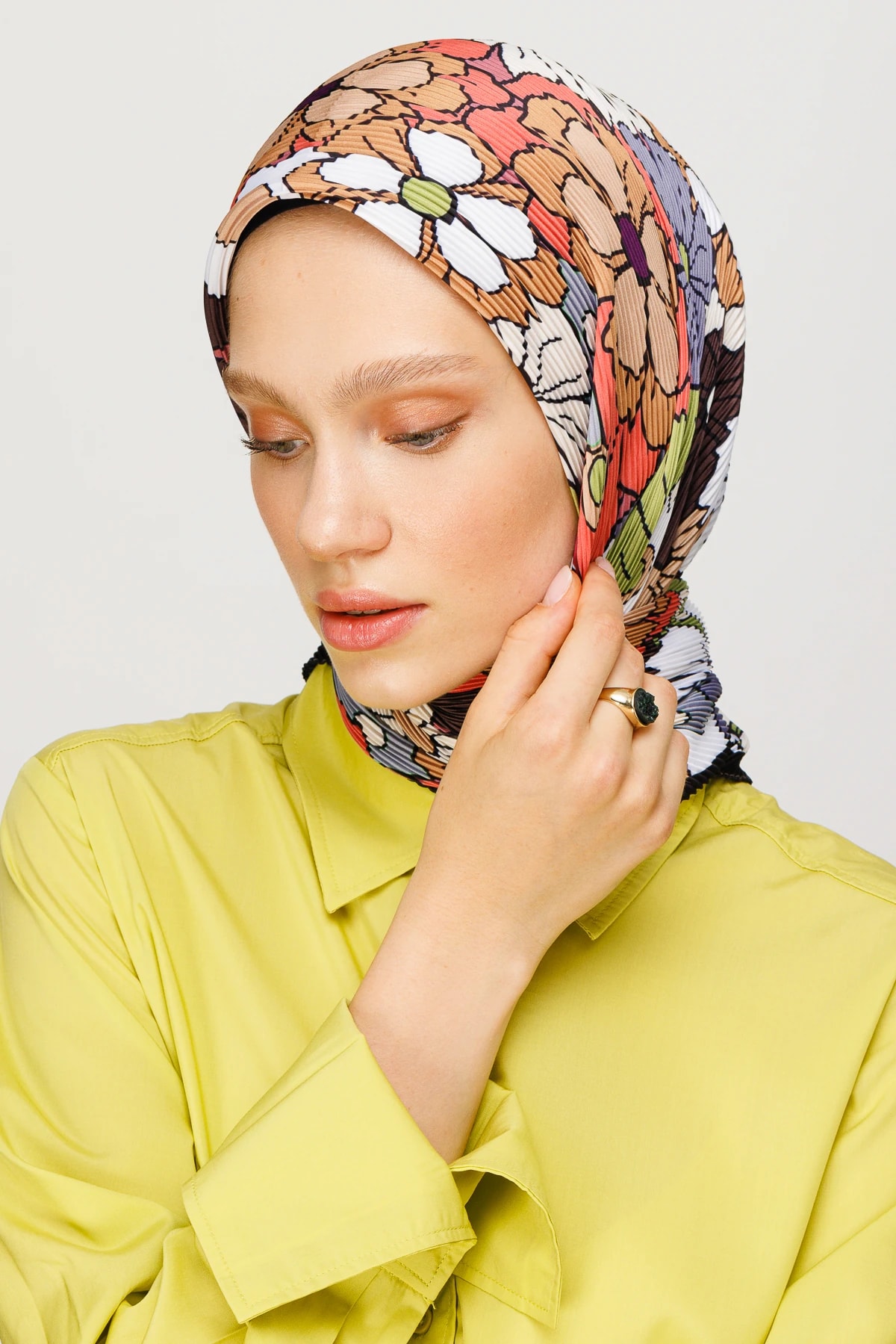 وشاح مطوي بنمط عاشق