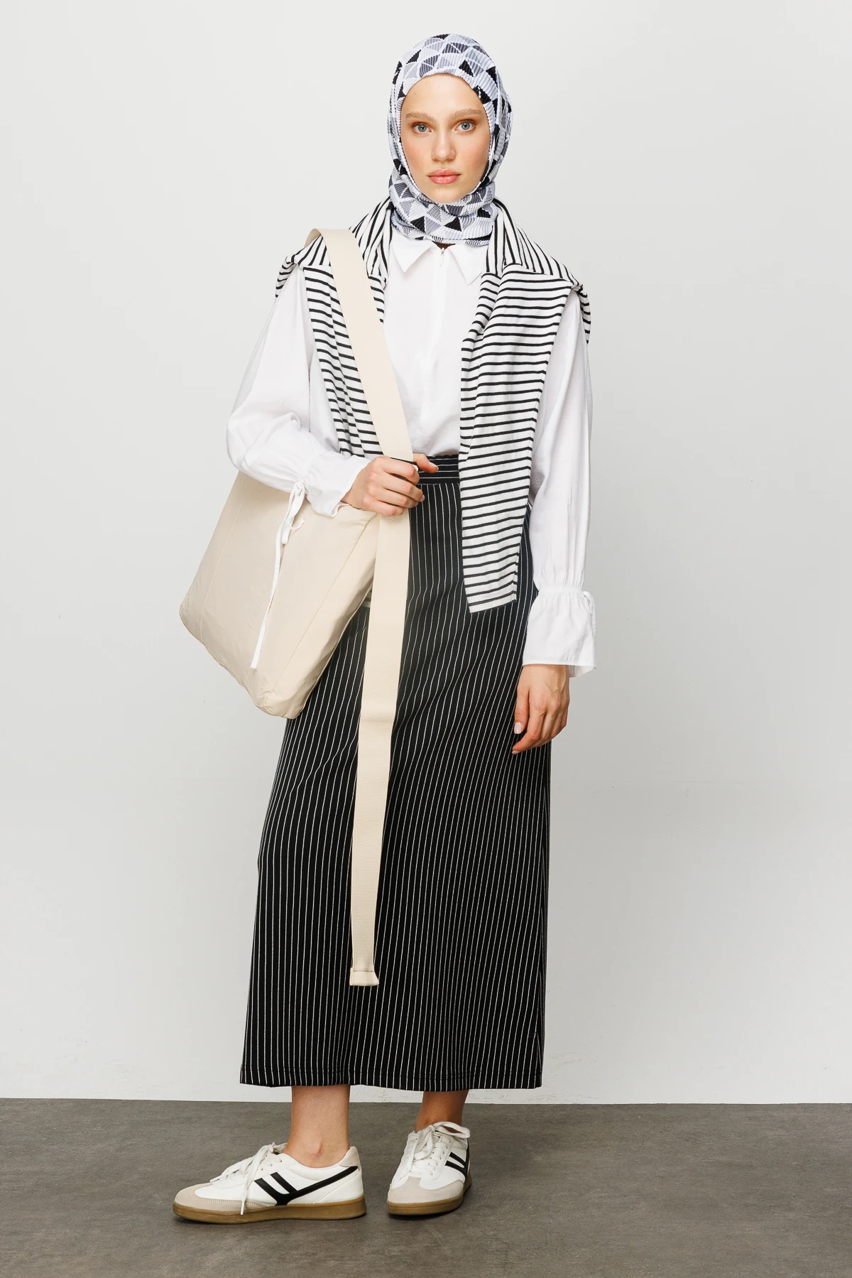 وشاح مطوي بنمط منشوري