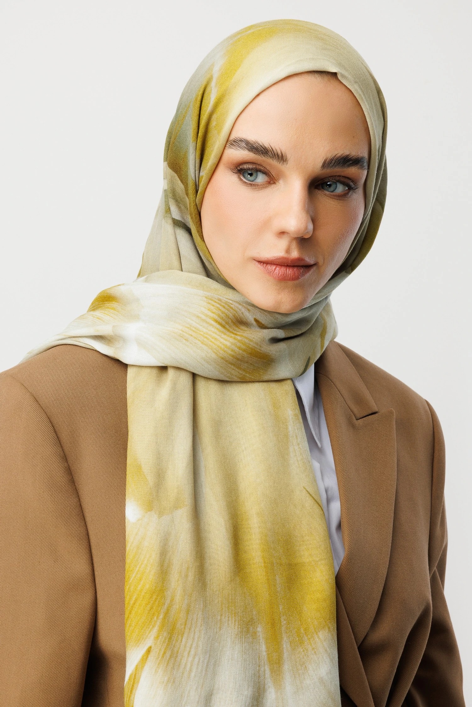 شال رامي بنمط فلور - أخضر زيتوني